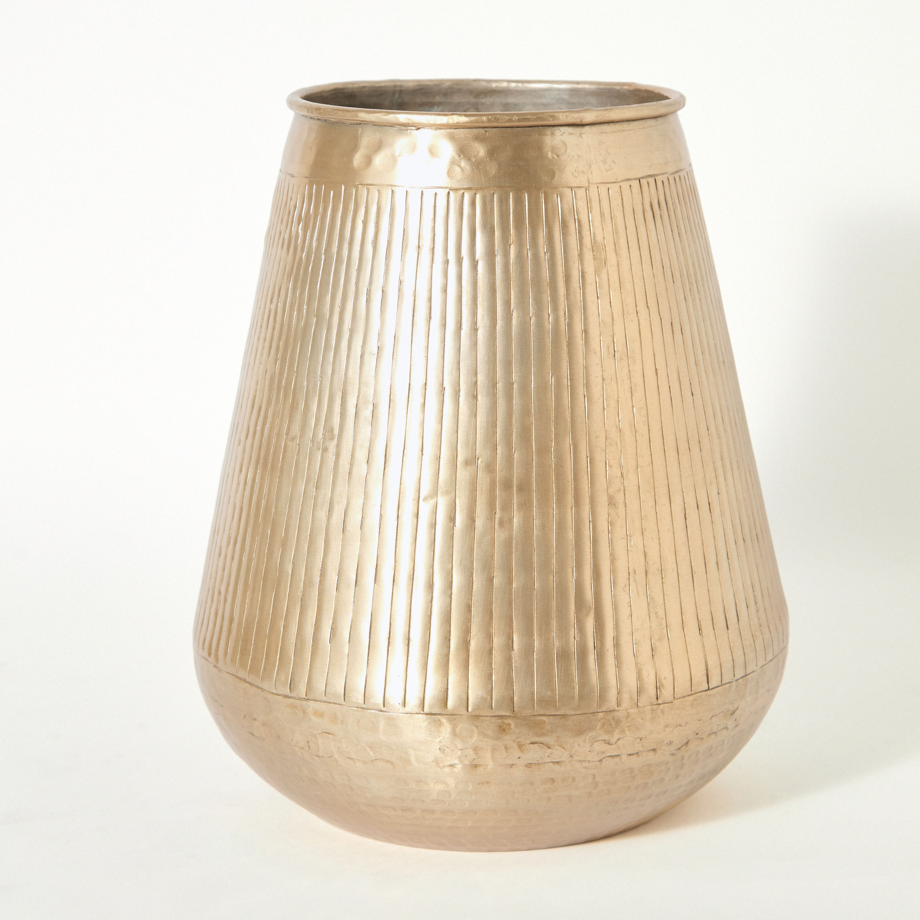 مزهرية من الألومنيوم بتصميم مطروق من نيدريل - 30×34 سم-hbxbedroom-decorandaccessories-vases-image-5