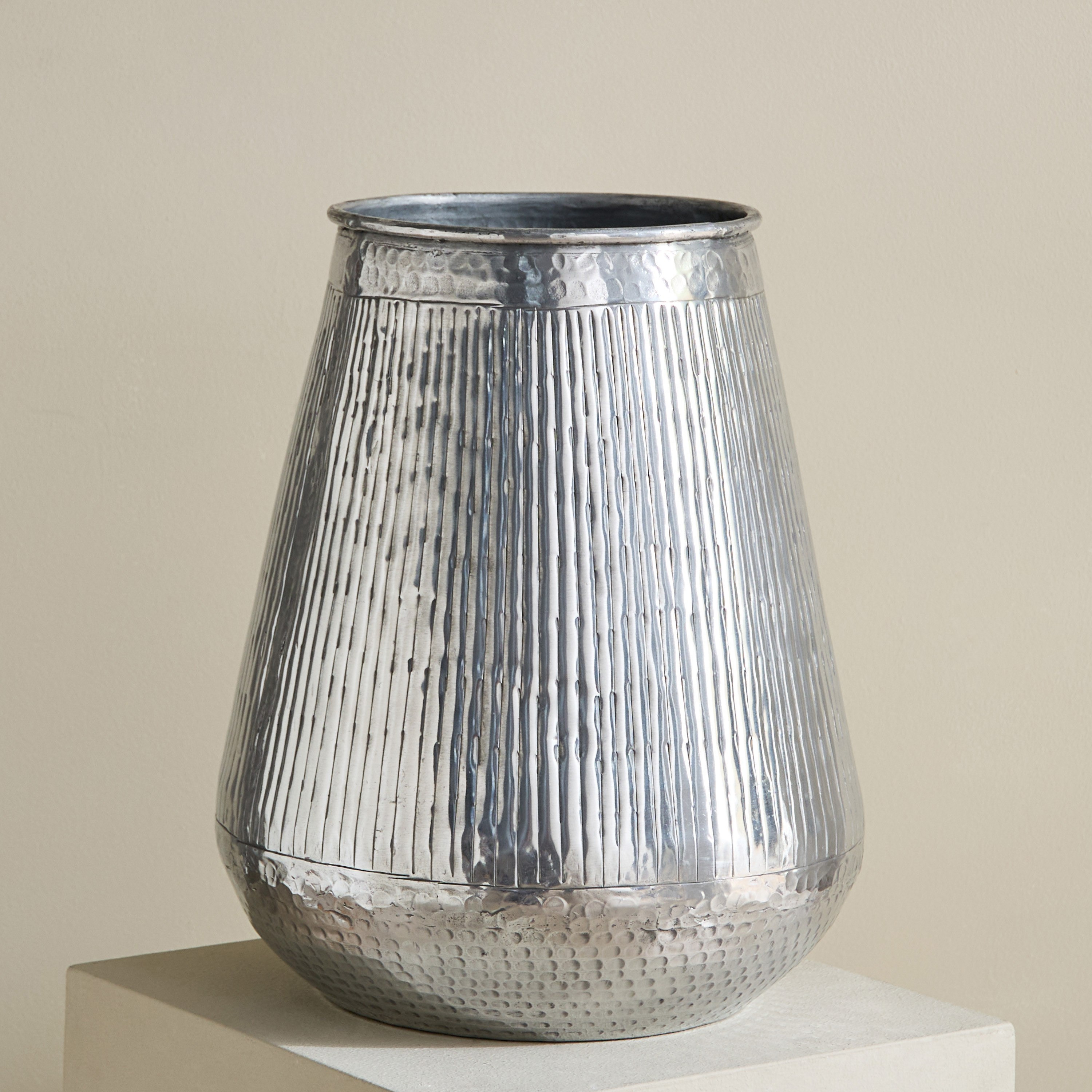 Nydril Aluminium Linework Hammered Vase - 30x34 cm-PROMO_HB_AE_B2G2_011025-image-2