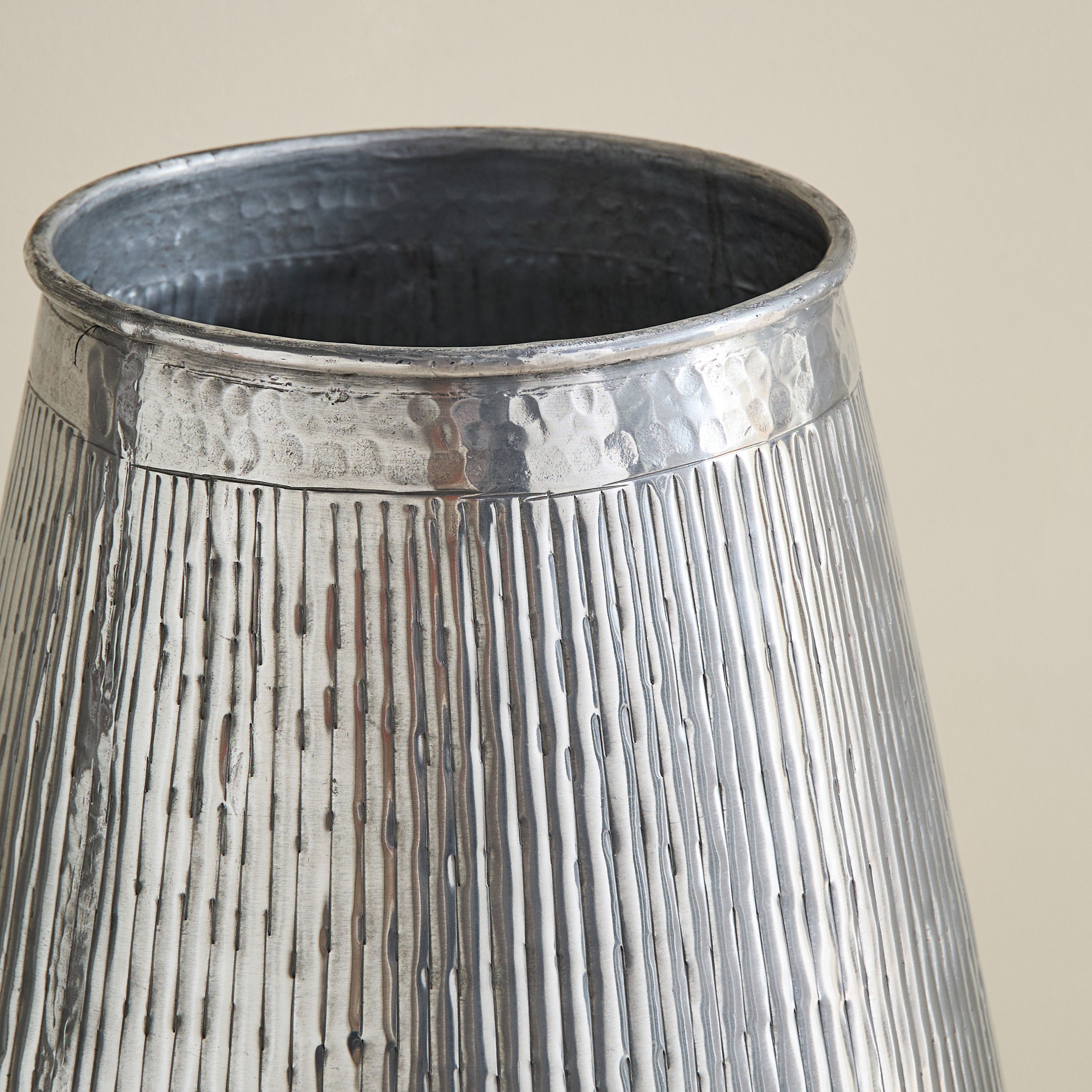 Nydril Aluminium Linework Hammered Vase - 30x34 cm-PROMO_HB_AE_B2G2_011025-image-3
