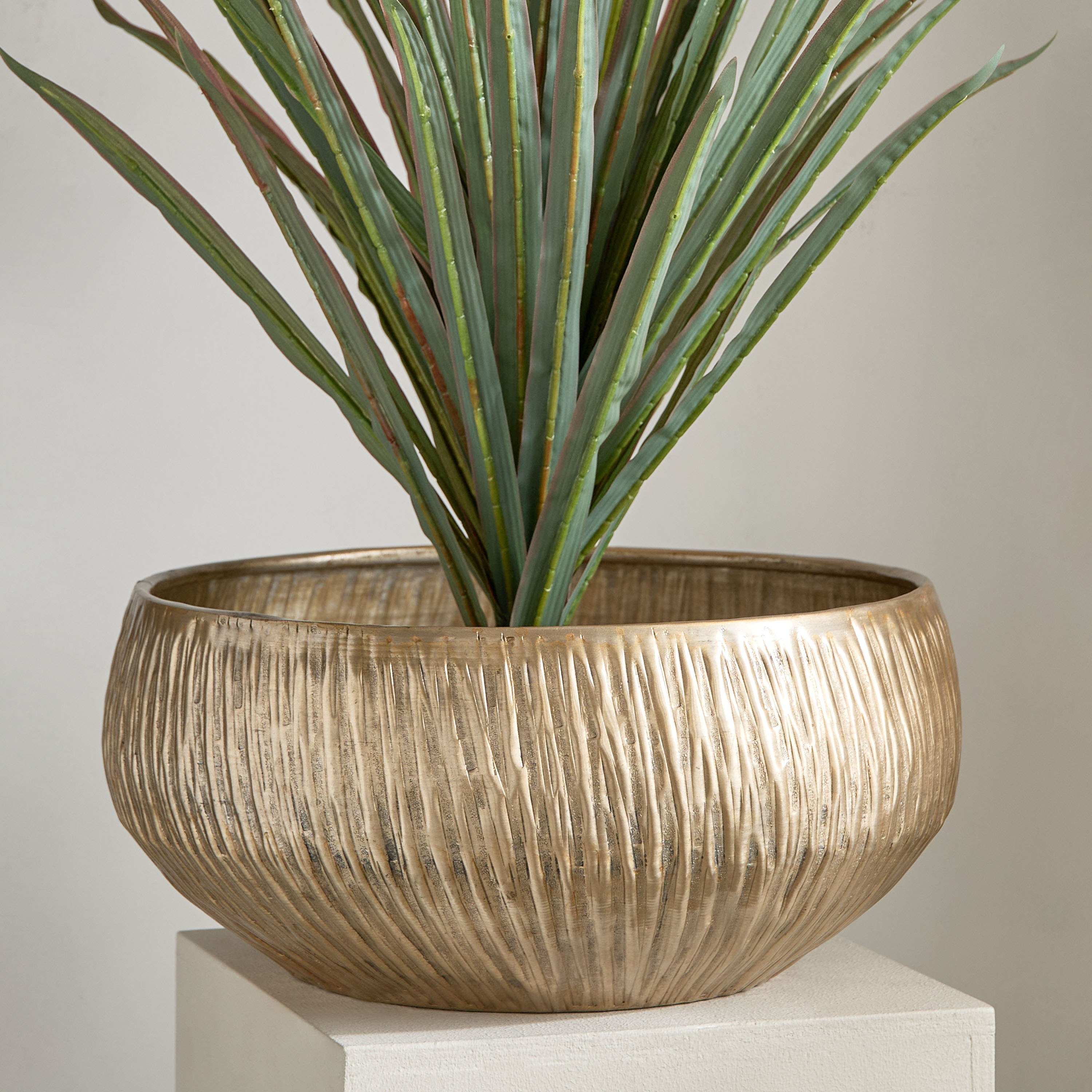 إناء زرع ألومنيوم منقوش من نيدريل - 40x16.5 سم-hbxhomeware-hbxdecorandfurnishings-image-1