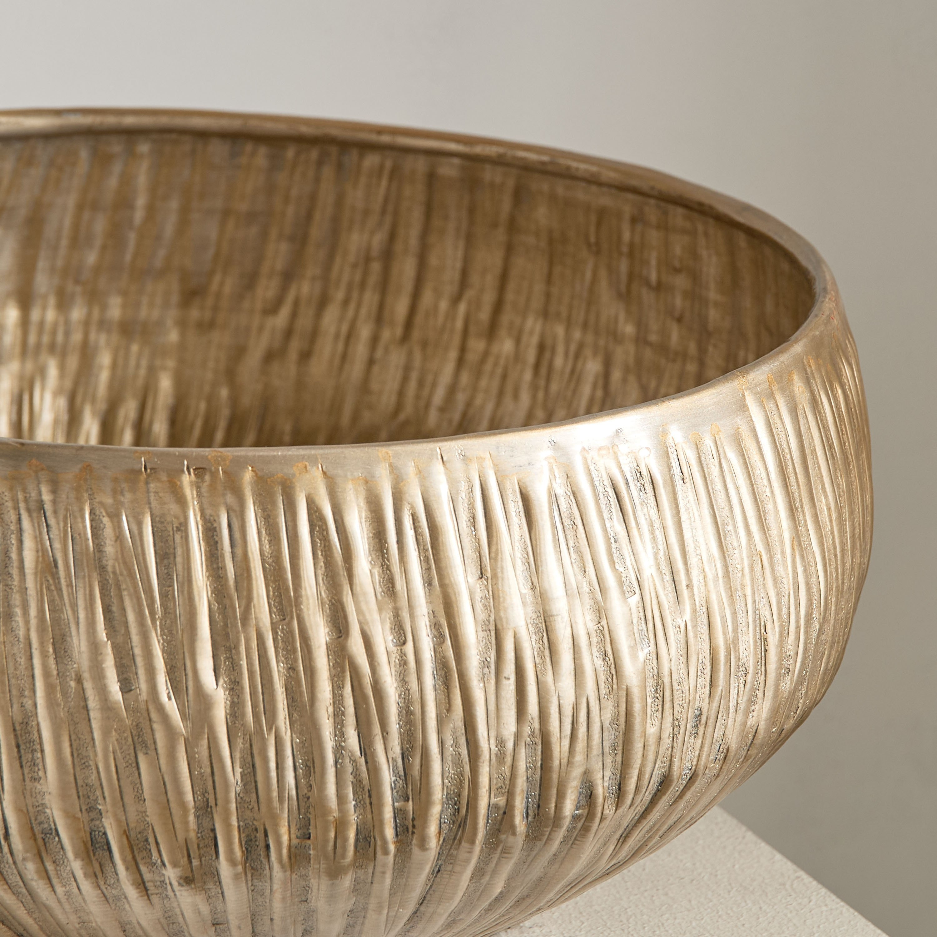 إناء زرع ألومنيوم منقوش من نيدريل - 40x16.5 سم-hbxhomeware-hbxdecorandfurnishings-image-3