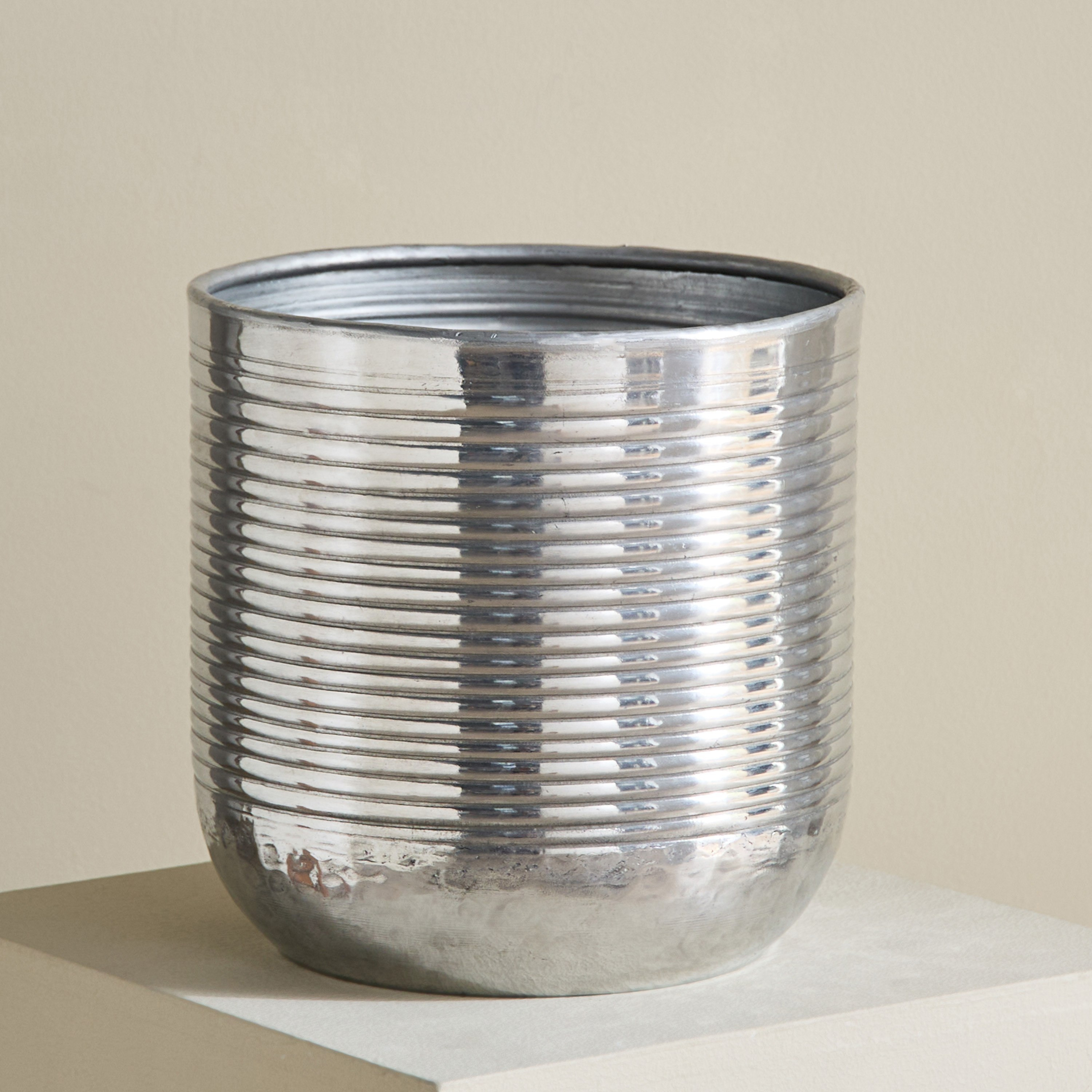 Nydril Linework Aluminium Planter - 22x21.5 cm-hbxhomeware-hbxdecorandfurnishings-image-2