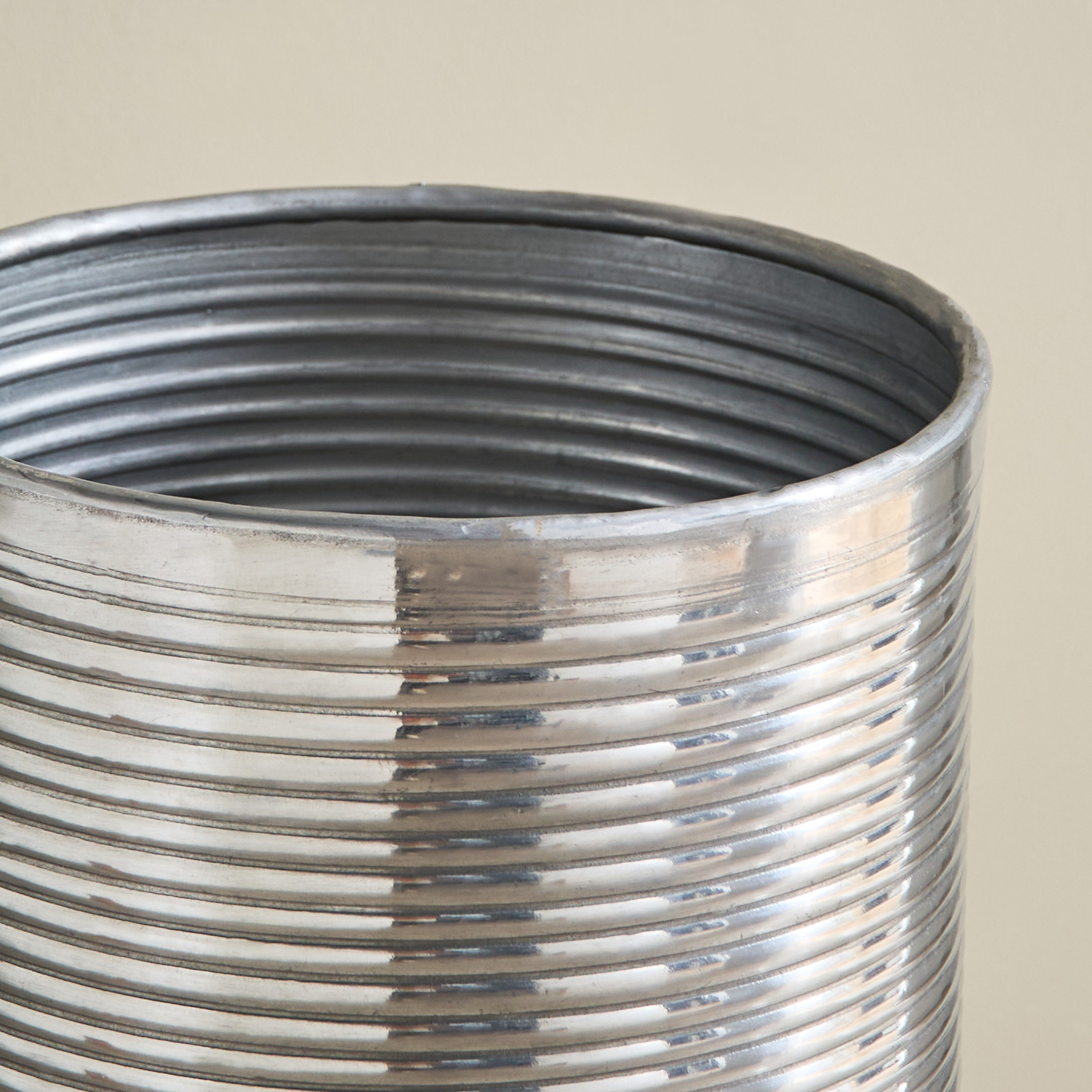 Nydril Linework Aluminium Planter - 22x21.5 cm-hbxhomeware-hbxdecorandfurnishings-image-3