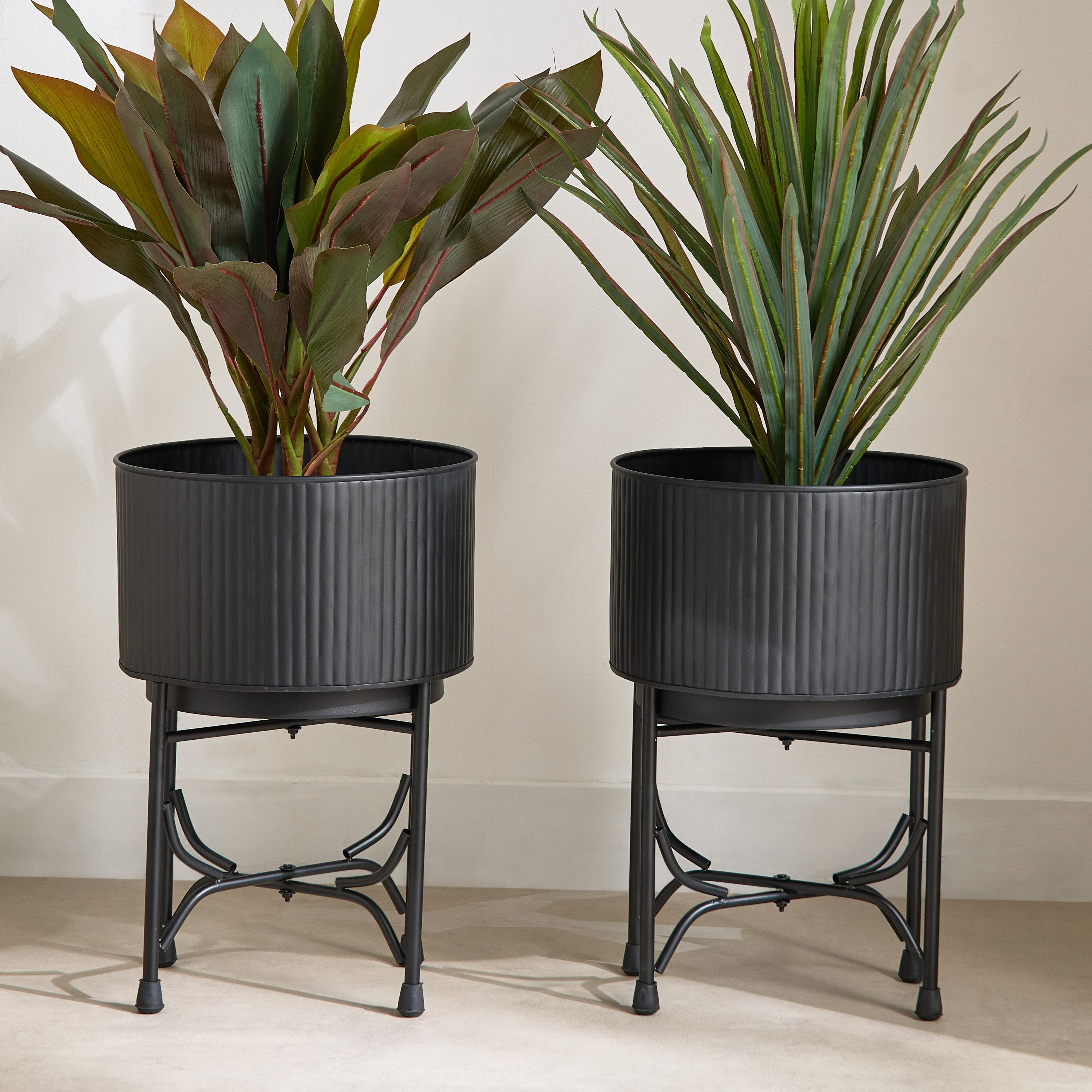 Nydril 2-Piece Line Design Artistic Iron Planter Set with Stand-PROMO_HB_AE_B1G1_250925-image-1