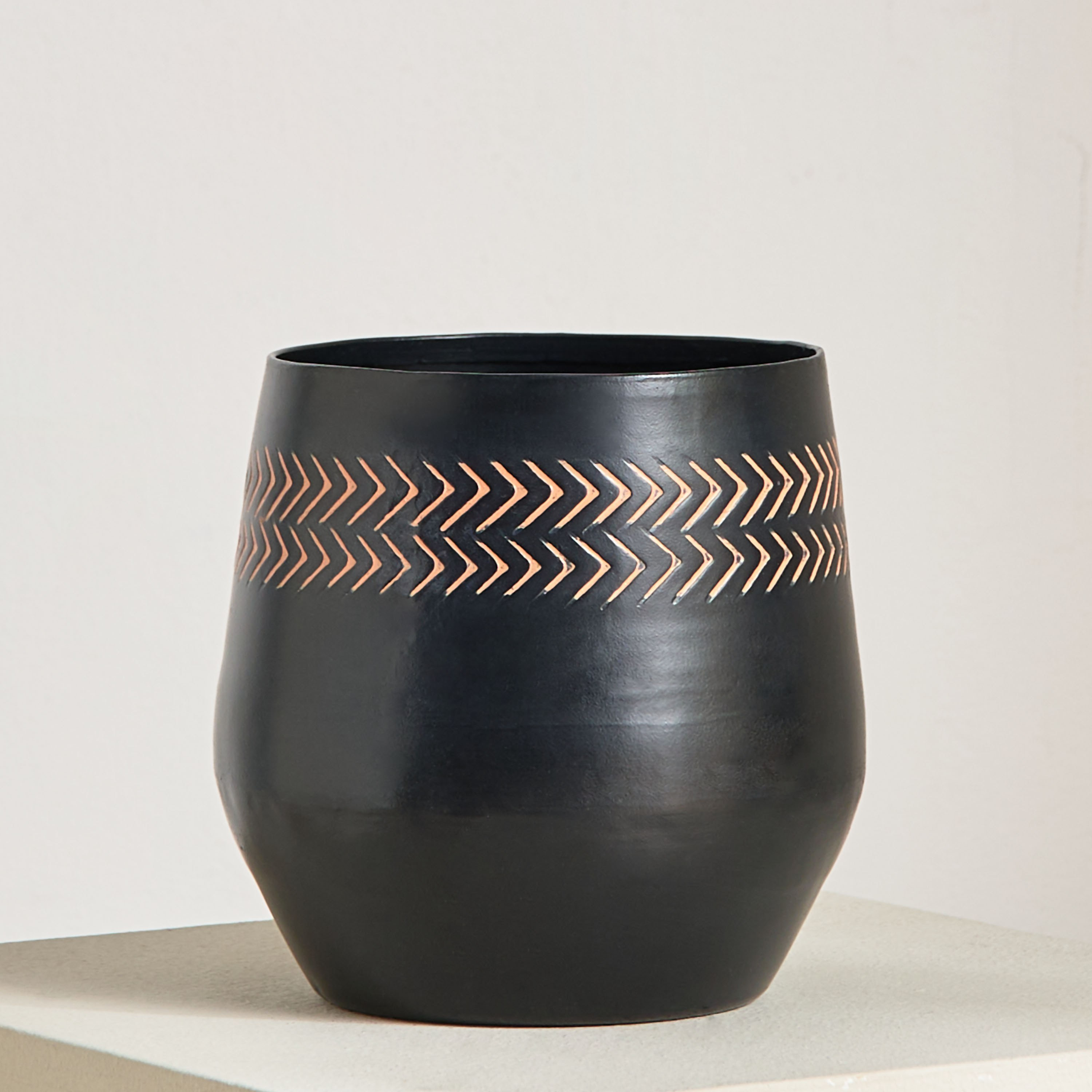 Nydril Aluminium Hammered Planter - 15x15x16 cm-hbxhomeware-hbxdecorandfurnishings-image-2
