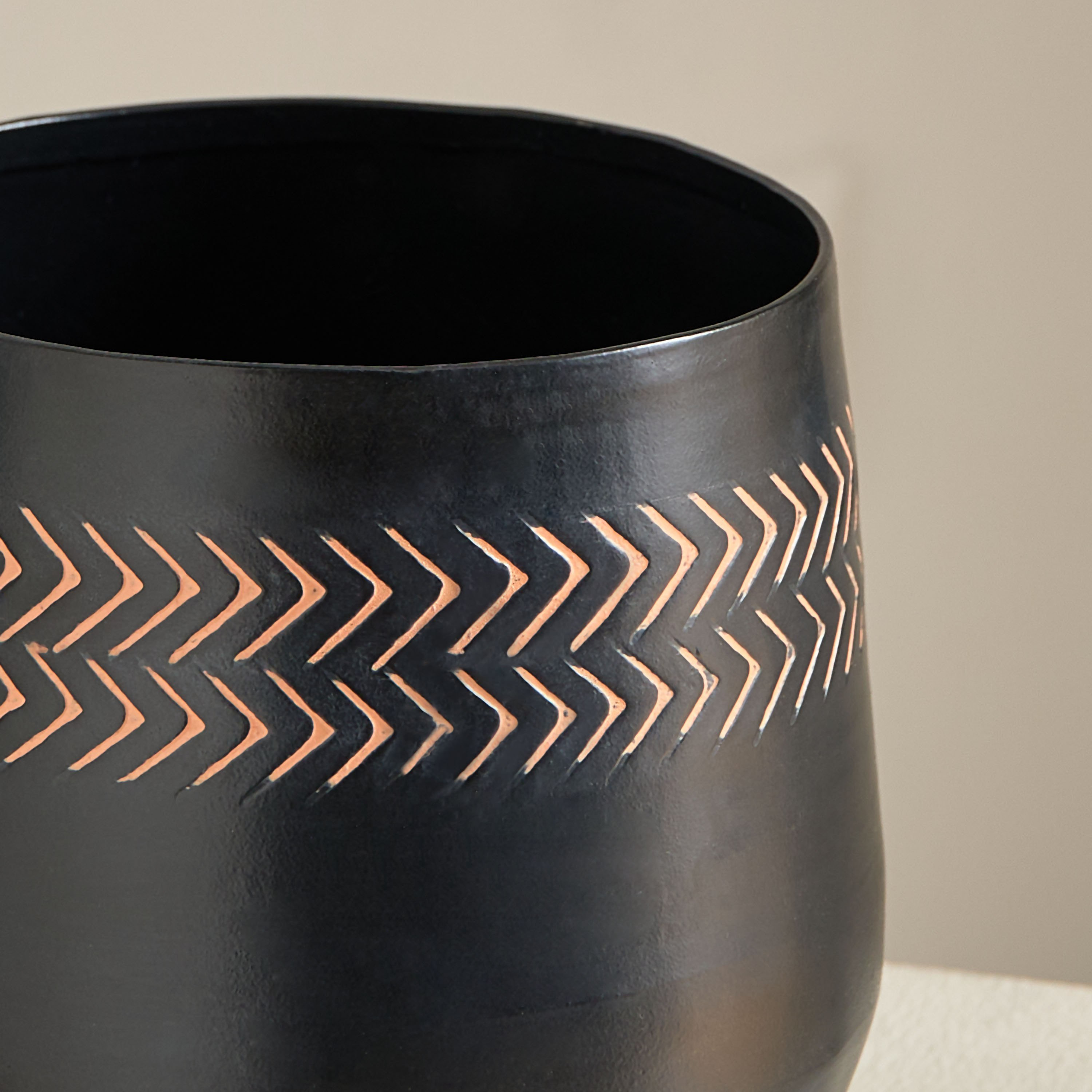 Nydril Aluminium Hammered Planter - 15x15x16 cm-hbxhomeware-hbxdecorandfurnishings-image-3