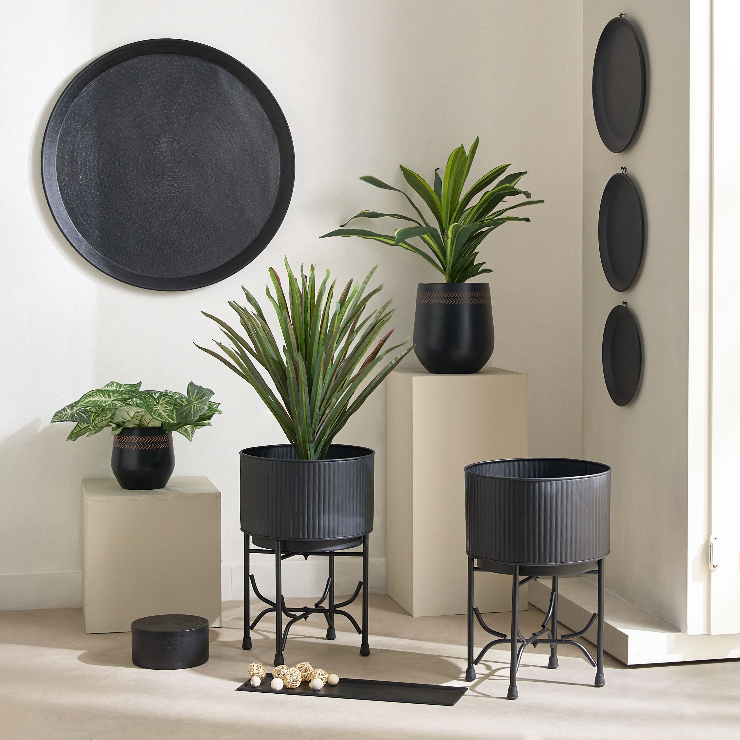 Nydril Aluminium Hammered Planter - 15x15x16 cm-hbxhomeware-hbxdecorandfurnishings-image-4