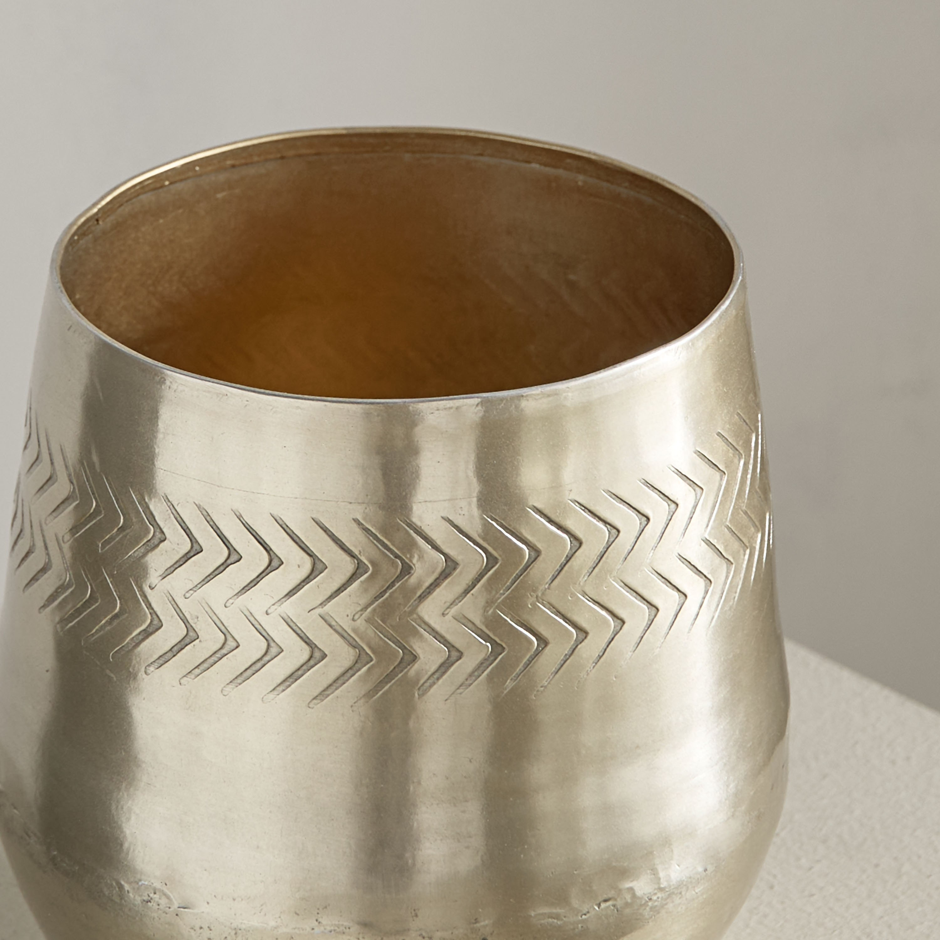 إناء زرع ألومنيوم مطروق من نيدريل - 15x15x16 سم-hbxhomeware-hbxdecorandfurnishings-image-3