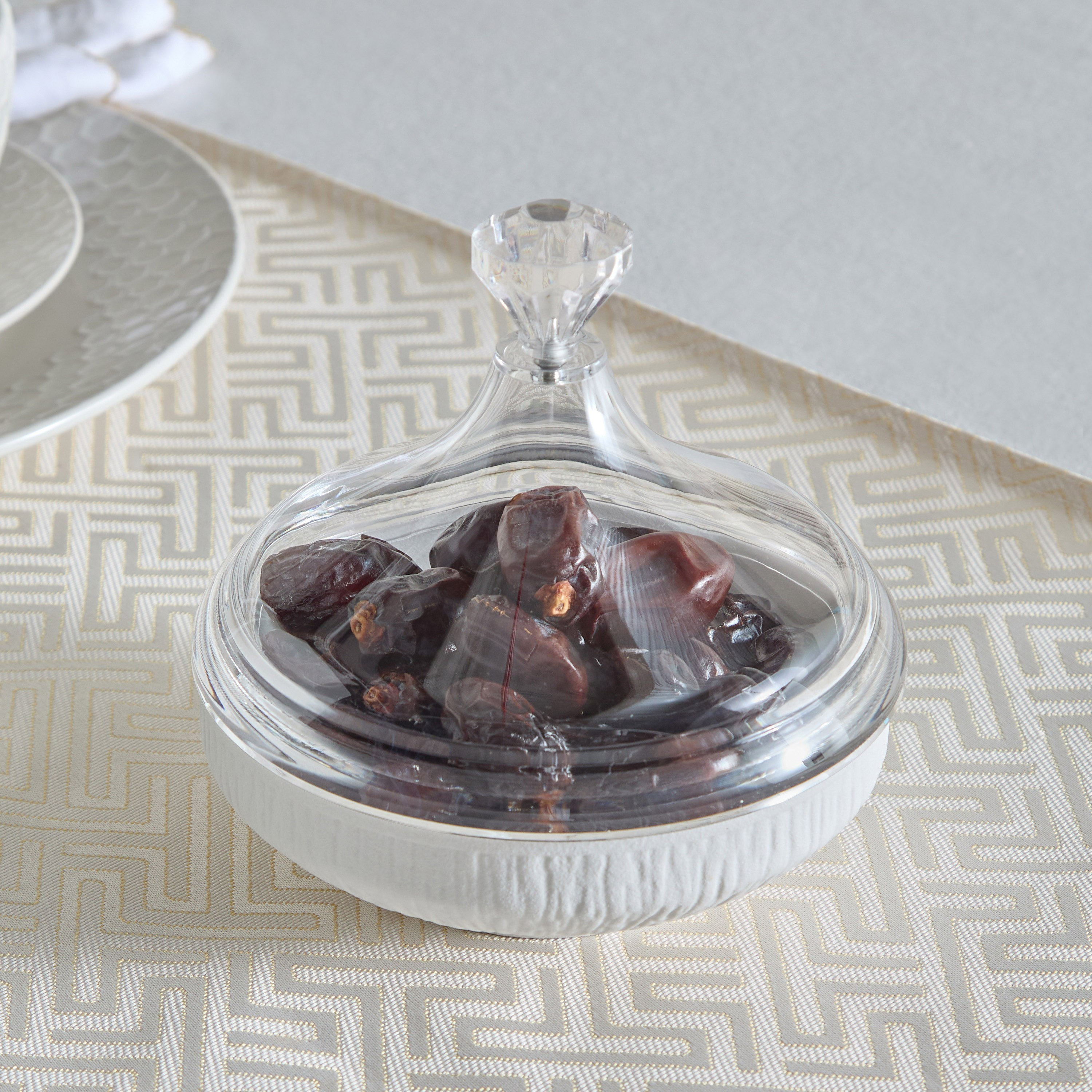 وعاء دائري مع غطاء أكريليك من سلتيك-hbxdecorandfurnishings-tabletop-crockery-image-1