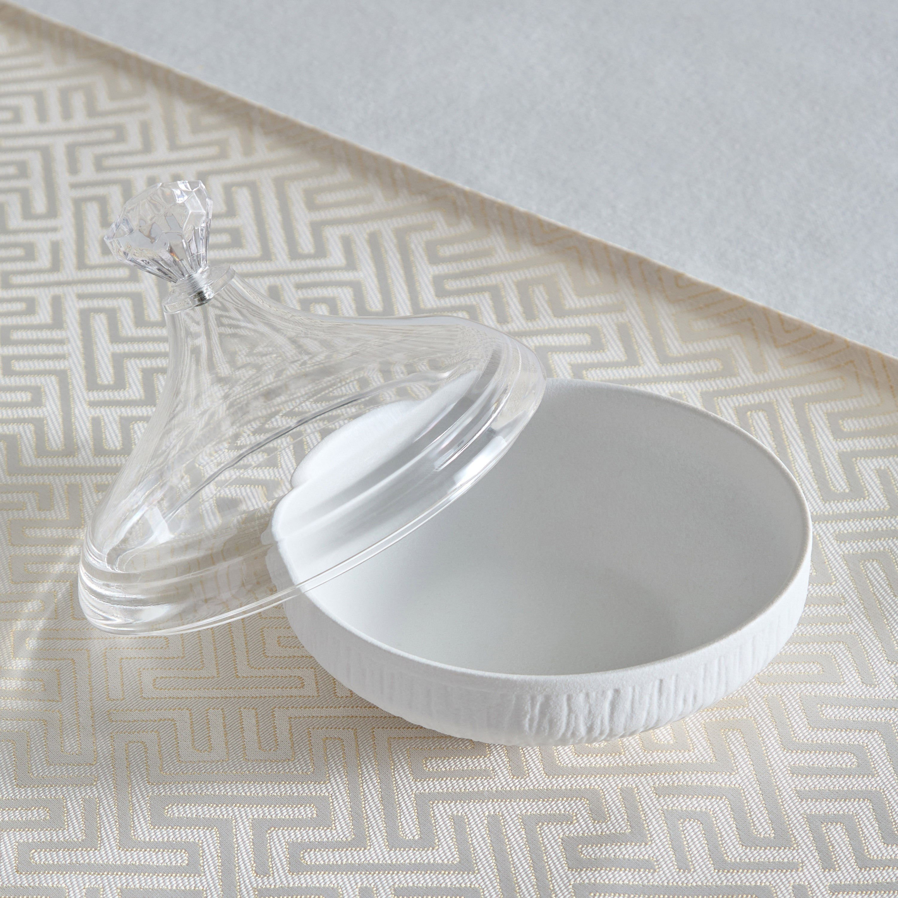 وعاء دائري مع غطاء أكريليك من سلتيك-hbxdecorandfurnishings-tabletop-crockery-image-2
