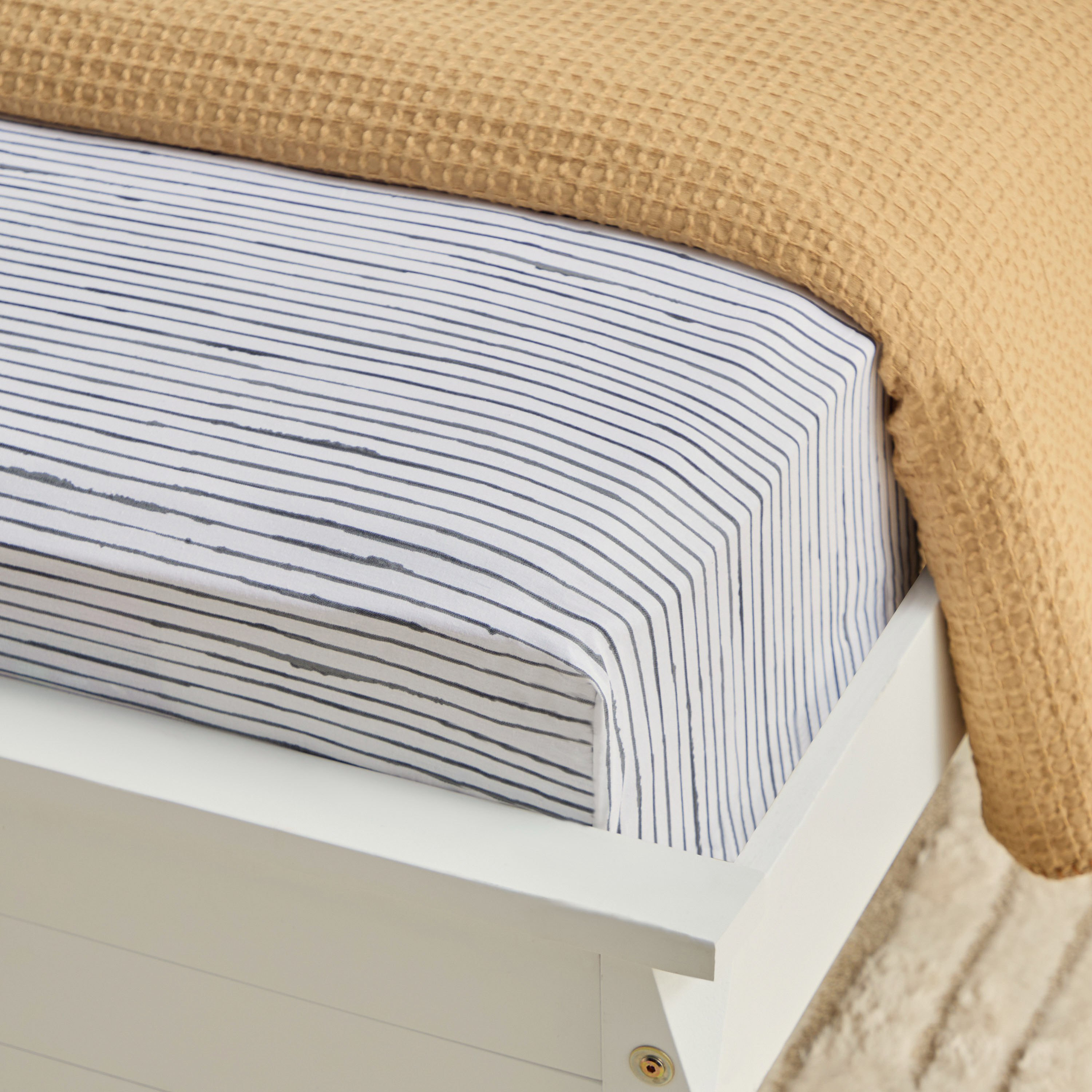 شرشف مطّاطي قطن كينج بطبعات لونير من ماديسون - 180x200+25 سم-hbxhomeware-hbxbedroom-image-1