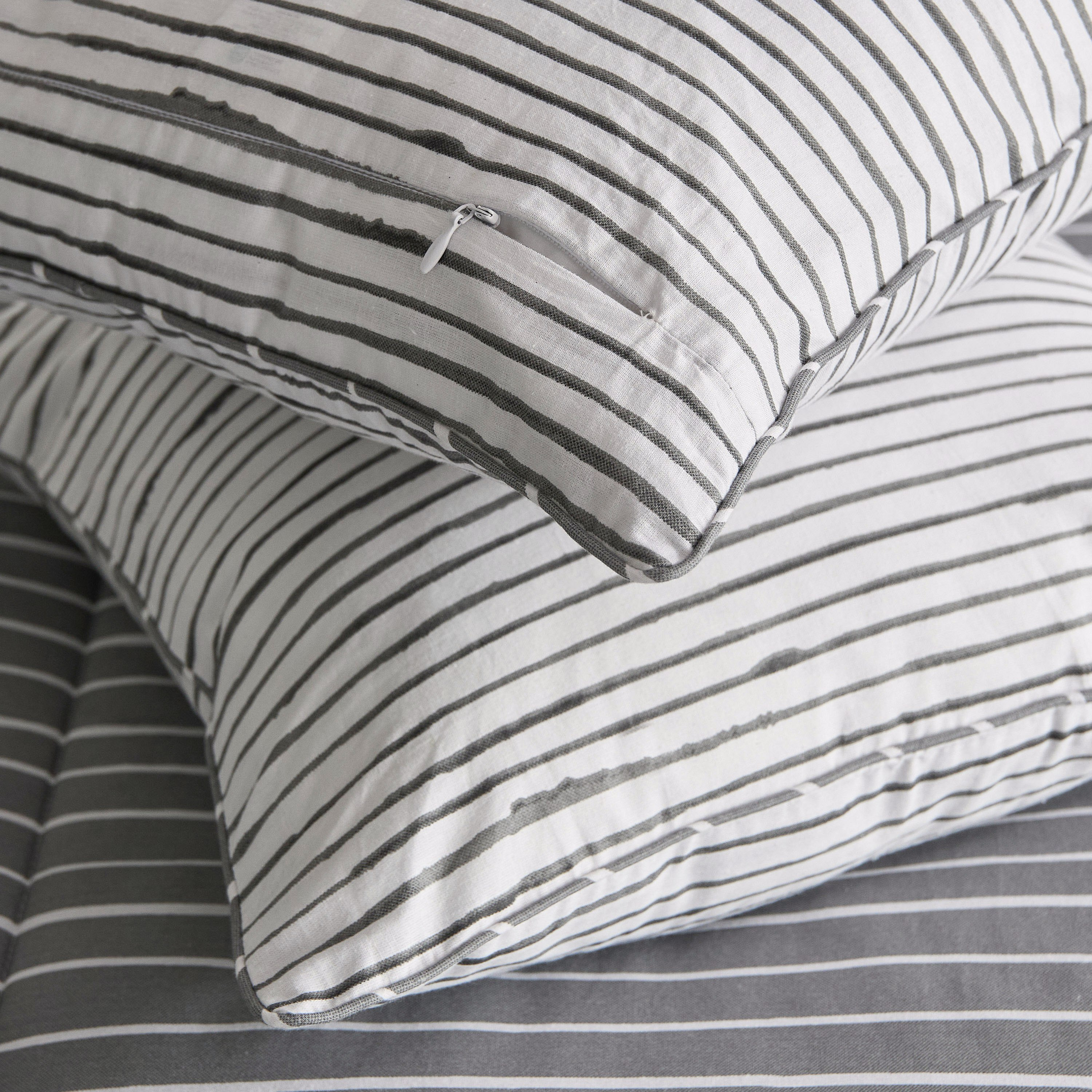 طقم لحاف سوبر كينج قطن 5 قطع بِطبعات من ماديسون لونير - 240x240 سم-hbxhomeware-hbxbedroom-image-11