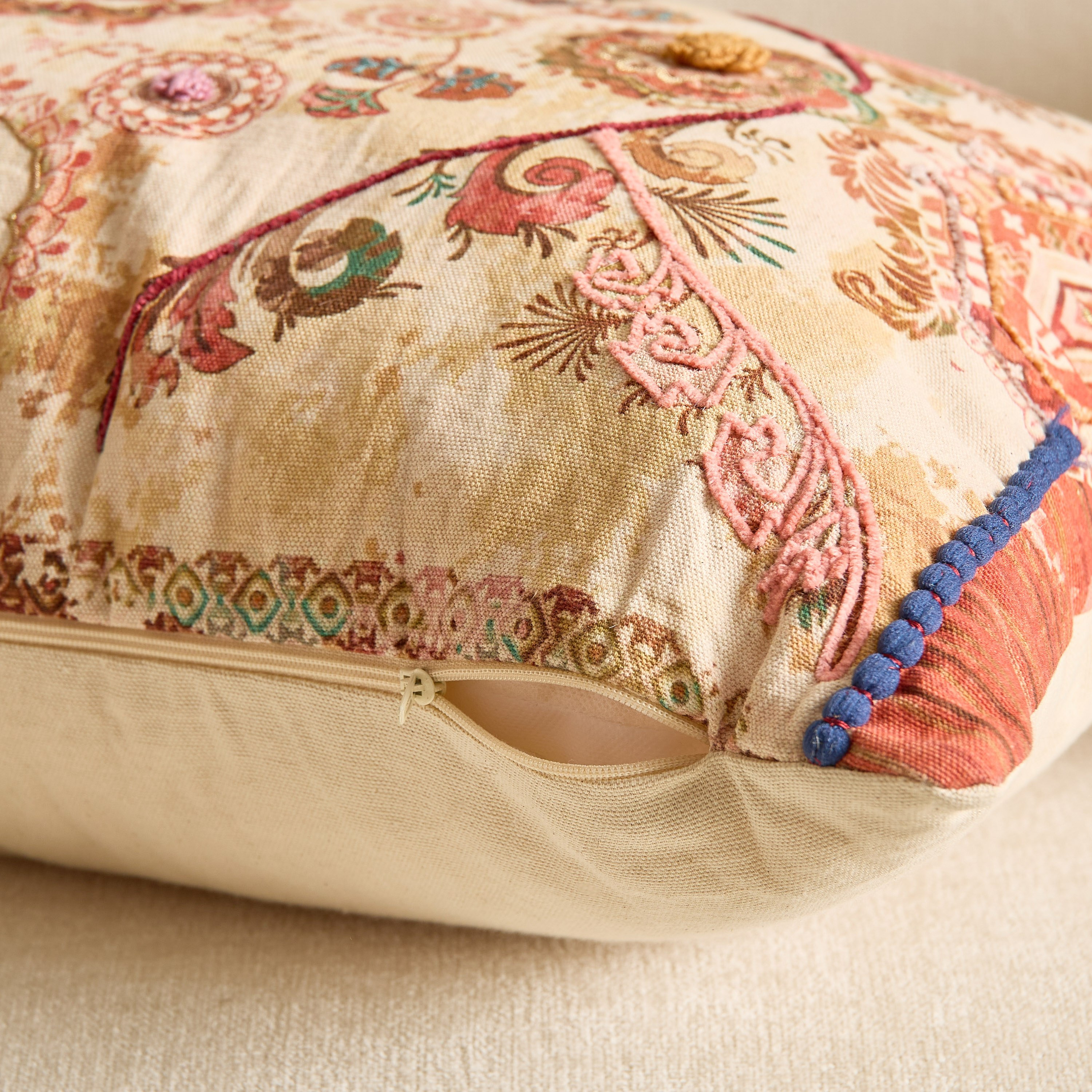 وسادة محشوة بطبعات من ساجا - 40x60 سم-hbxhomeware-hbxbedroom-image-3