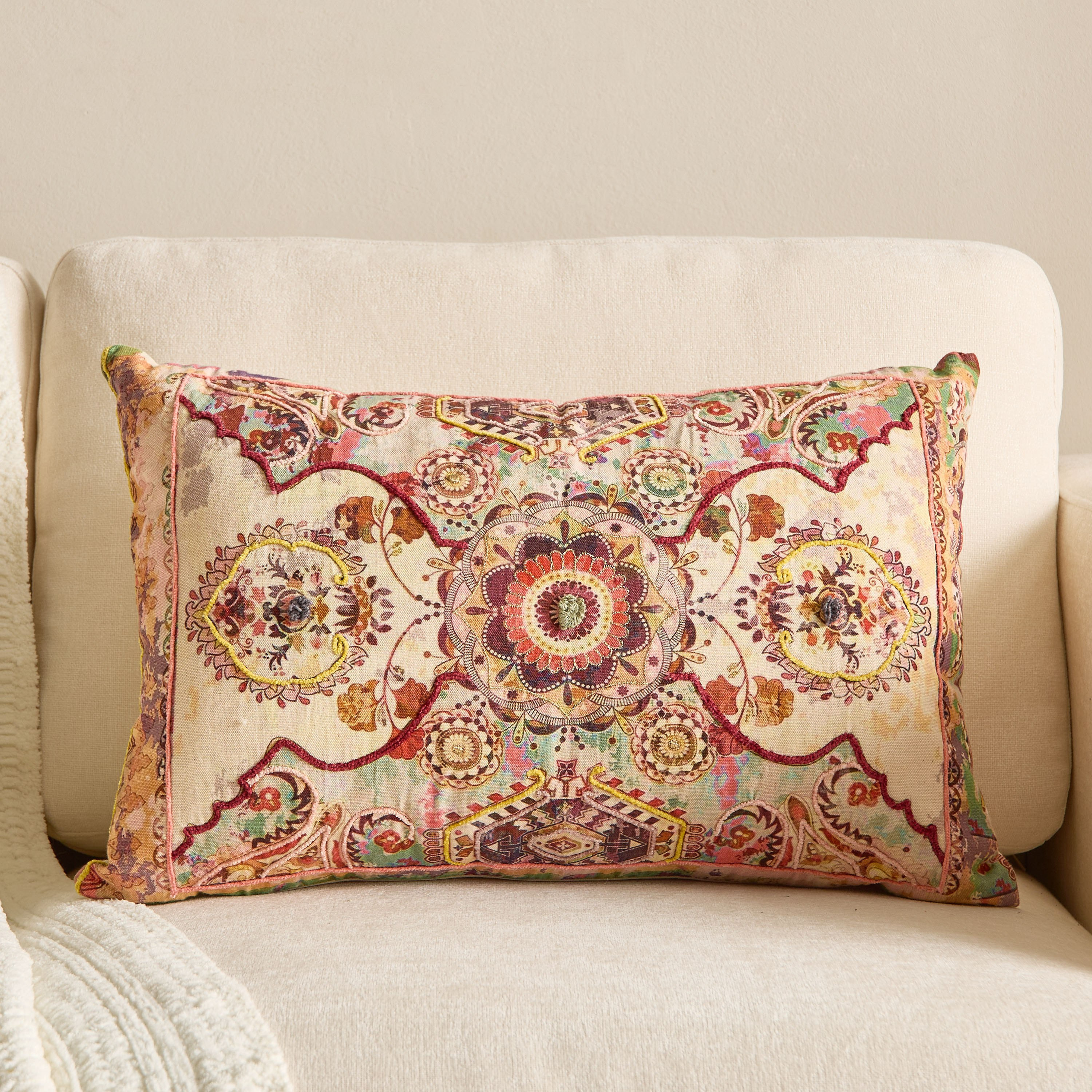 وسادة محشوة مطرزة بطبعات دوري من ساجا - 40x60 سم-hbxhomeware-hbxbedroom-image-1