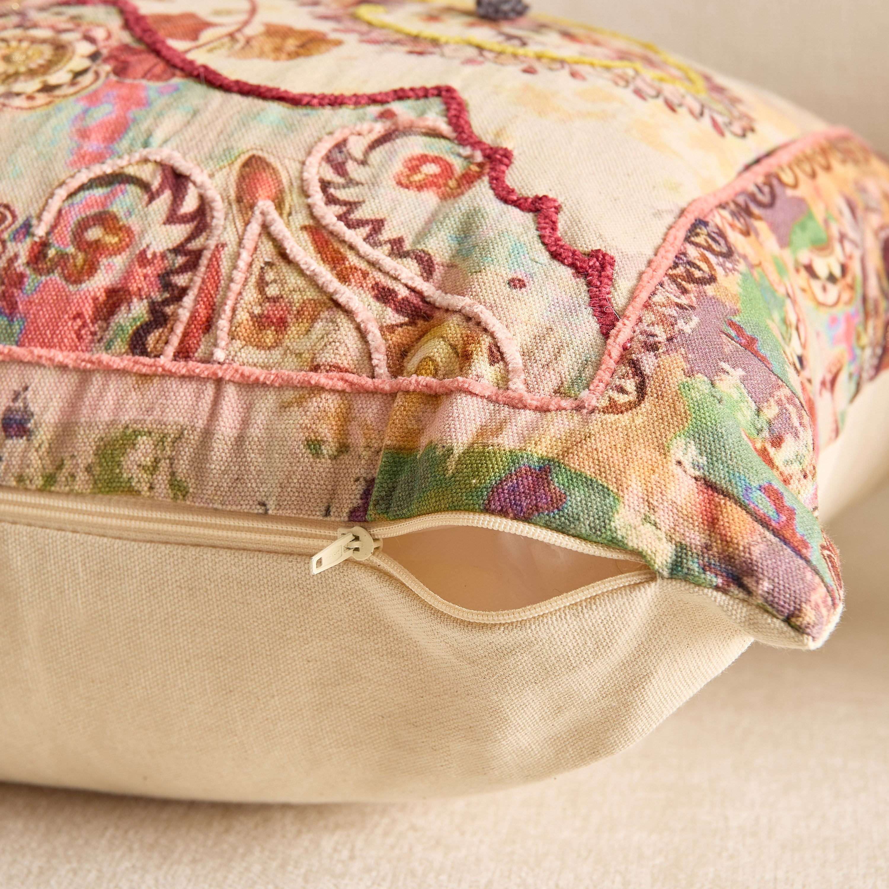 وسادة محشوة مطرزة بطبعات دوري من ساجا - 40x60 سم-hbxhomeware-hbxbedroom-image-3