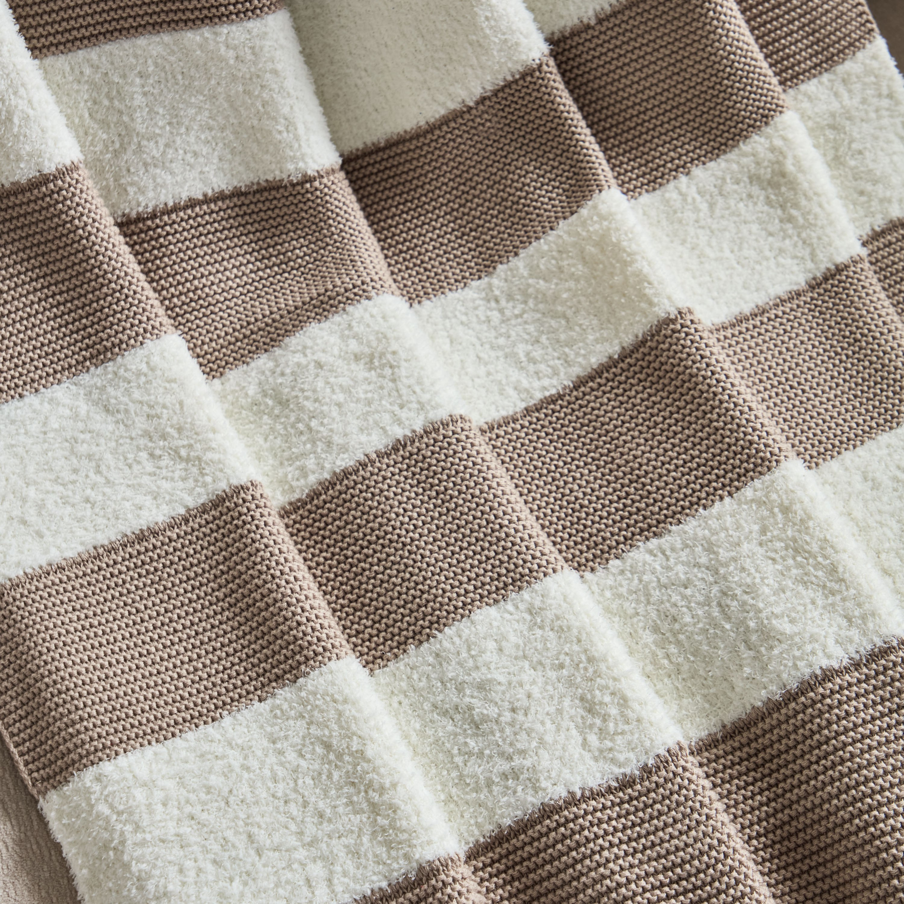 بطانية محبوكة مخططة من سلويس - 130×170 سم-hbxhomeware-hbxbedroom-image-2