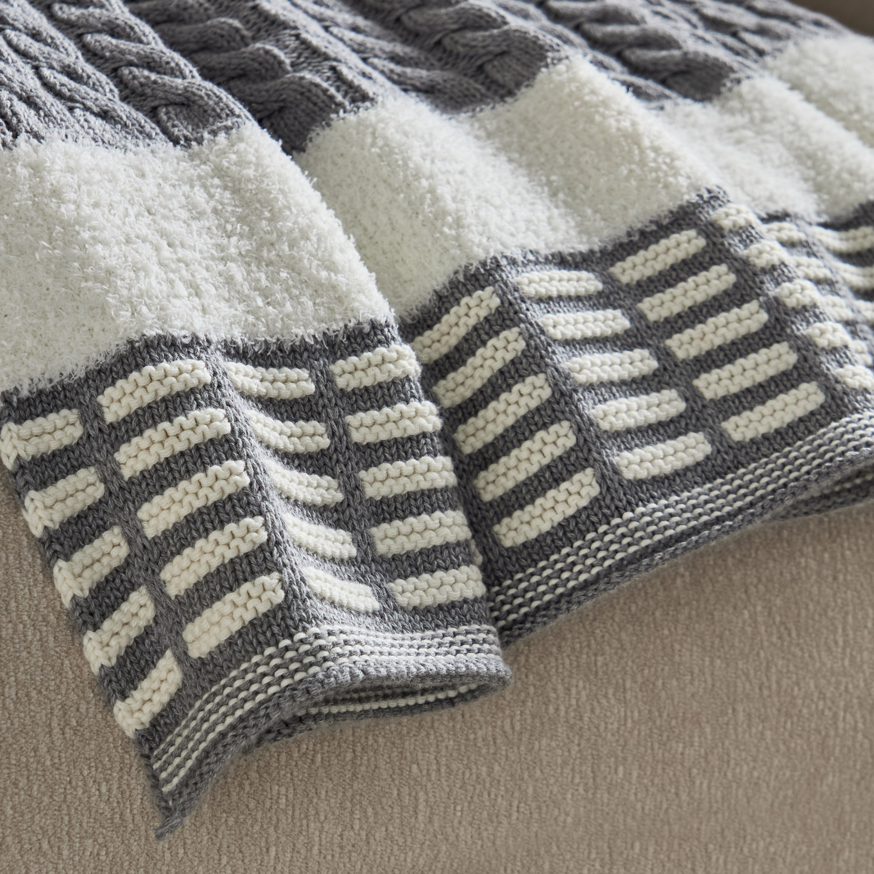 بطانية محبوكة سميكة مخططة من ليسي - 130×170 سم-hbxhomeware-hbxbedroom-image-3