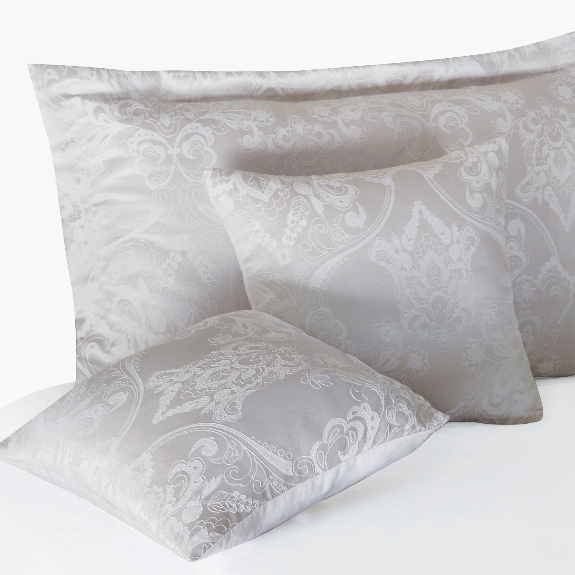 طقم لحاف كينج جاكارد 5 قطع من ترادو- 220x240 سم-hbxhomeware-hbxbedroom-image-4