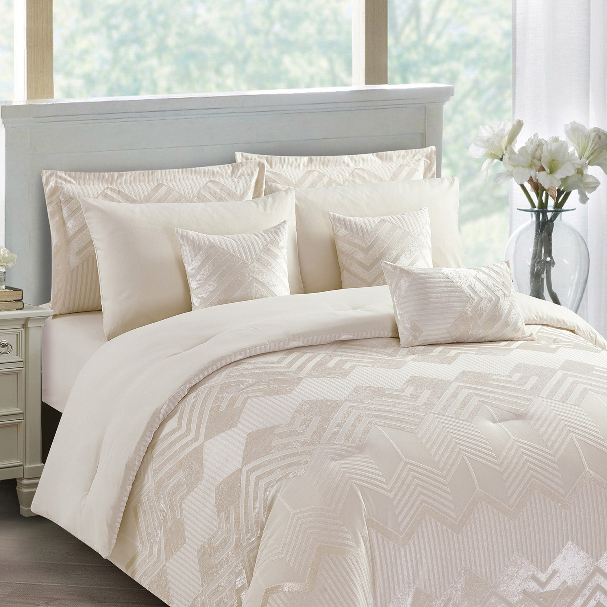 طقم لحاف سوبر كينج 9 قطع جاكار شينيل من توياما- 240x240 سم-hbxhomeware-hbxbedroom-image-1