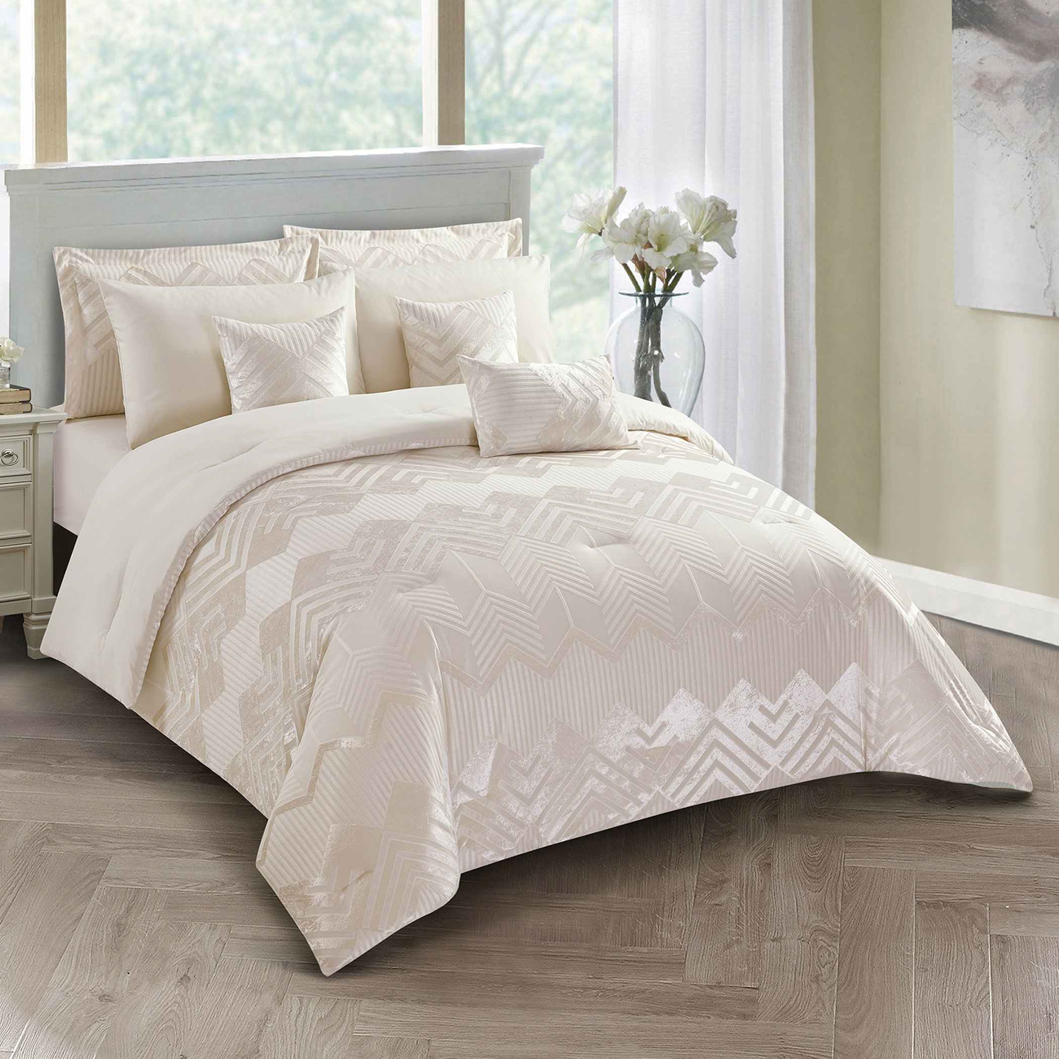طقم لحاف سوبر كينج 9 قطع جاكار شينيل من توياما- 240x240 سم-hbxhomeware-hbxbedroom-image-2