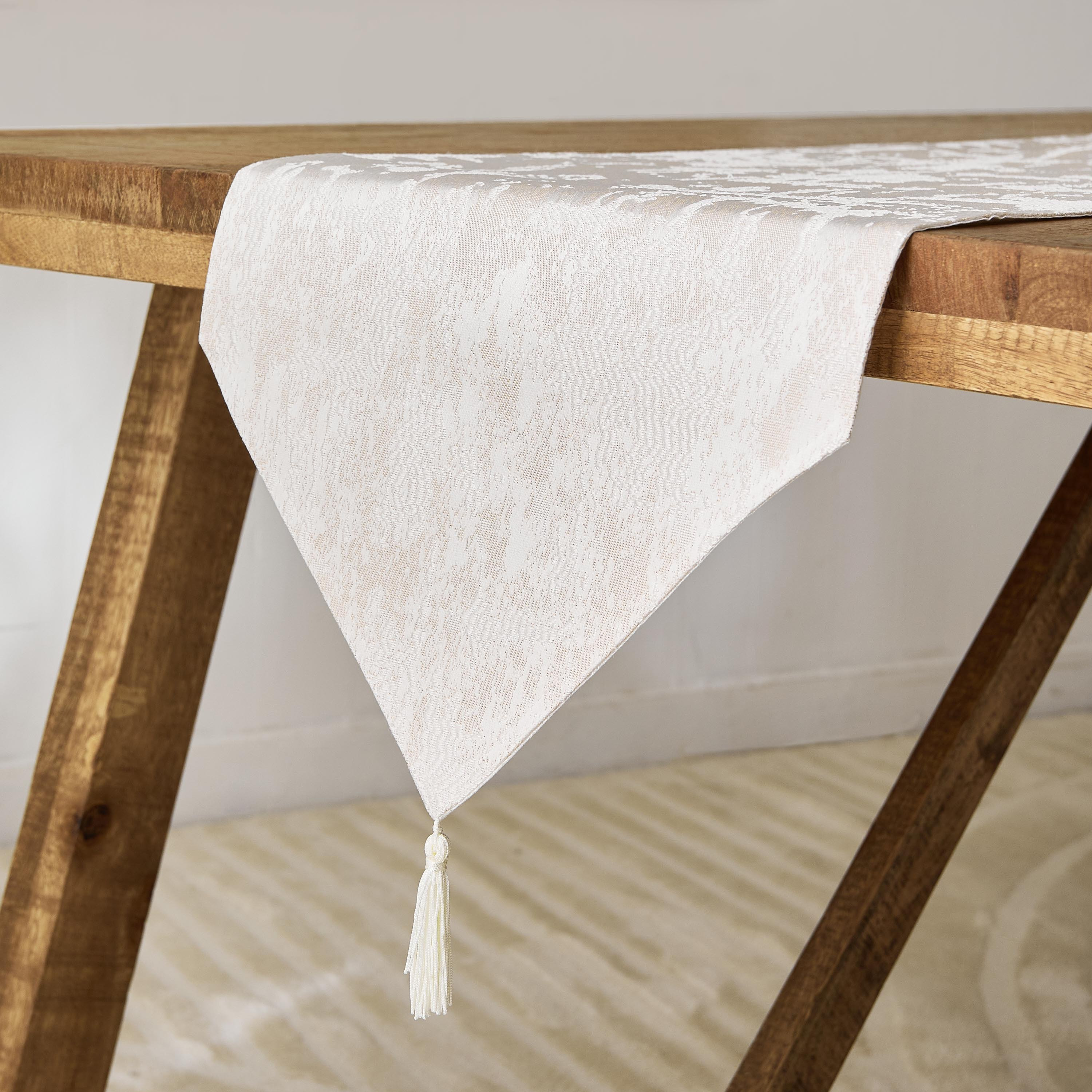 Harper Marley Jacquard Table Runner - 33x120 cm-hbxdecorandfurnishings-homefurnishings-tablelinens-image-3