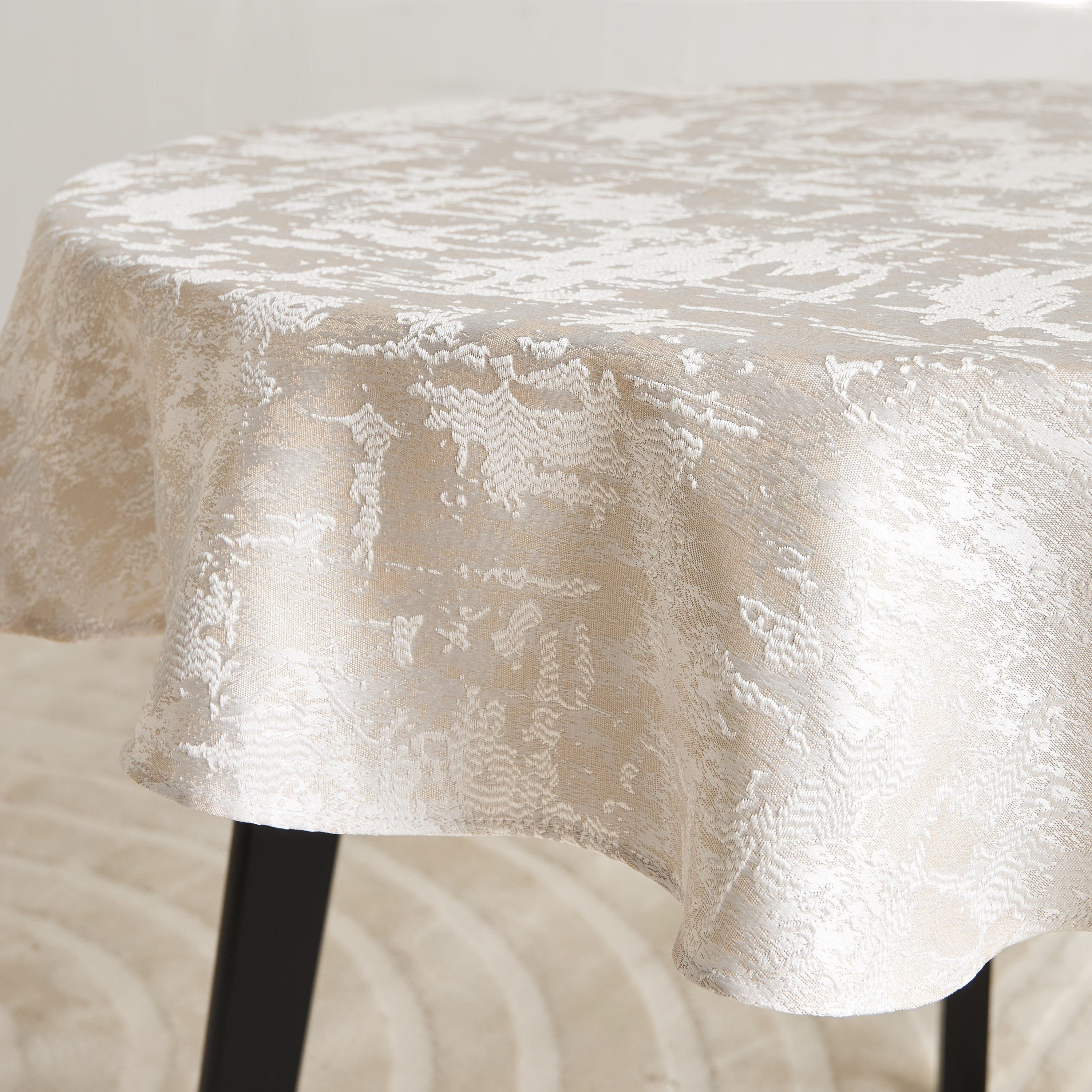 Harper Marley Jacquard Round Tablecloth - 140 cm-hbxdecorandfurnishings-homefurnishings-tablelinens-image-2
