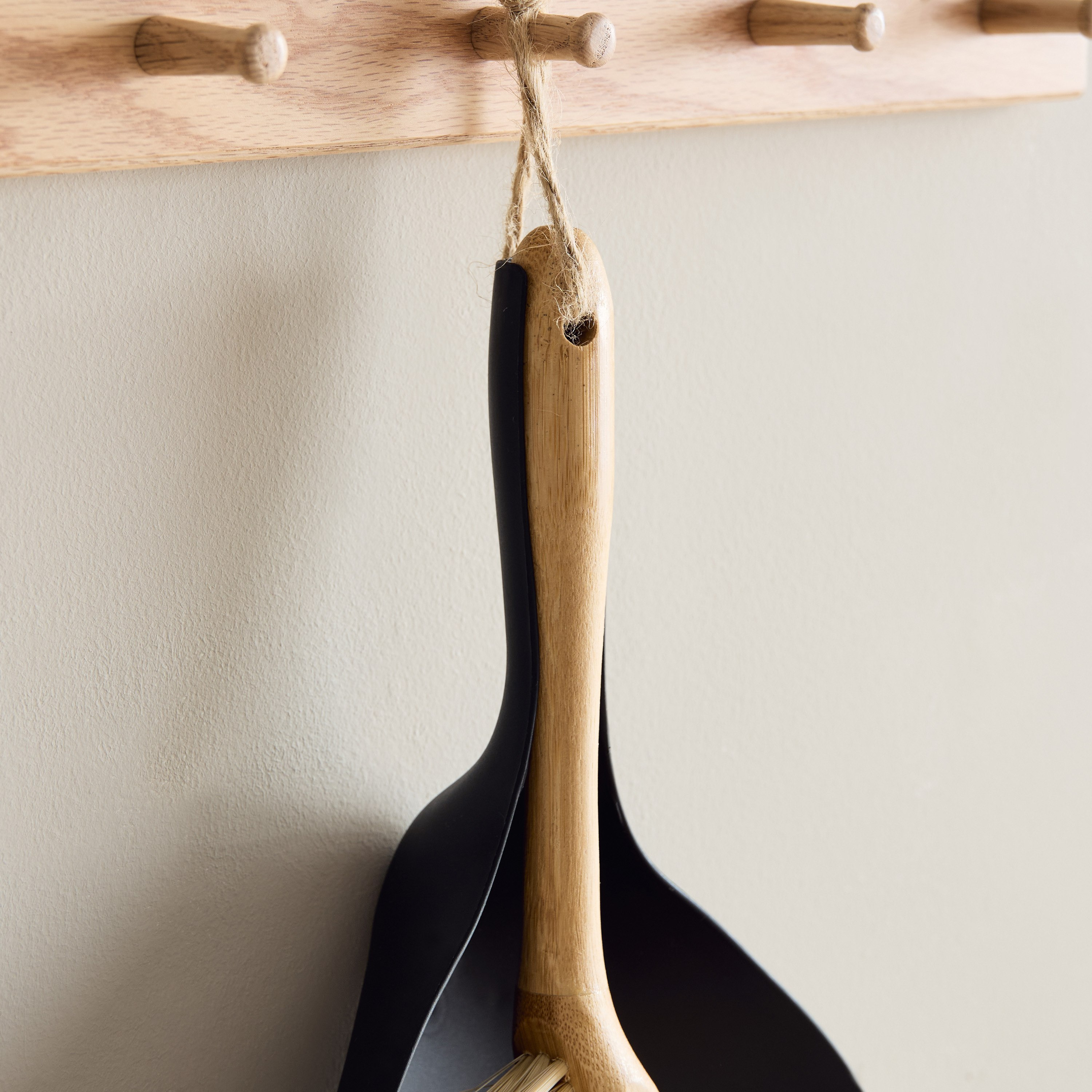 Ebony Dustpan Set-PROMO_HB_AE_B1G1_250925-image-4