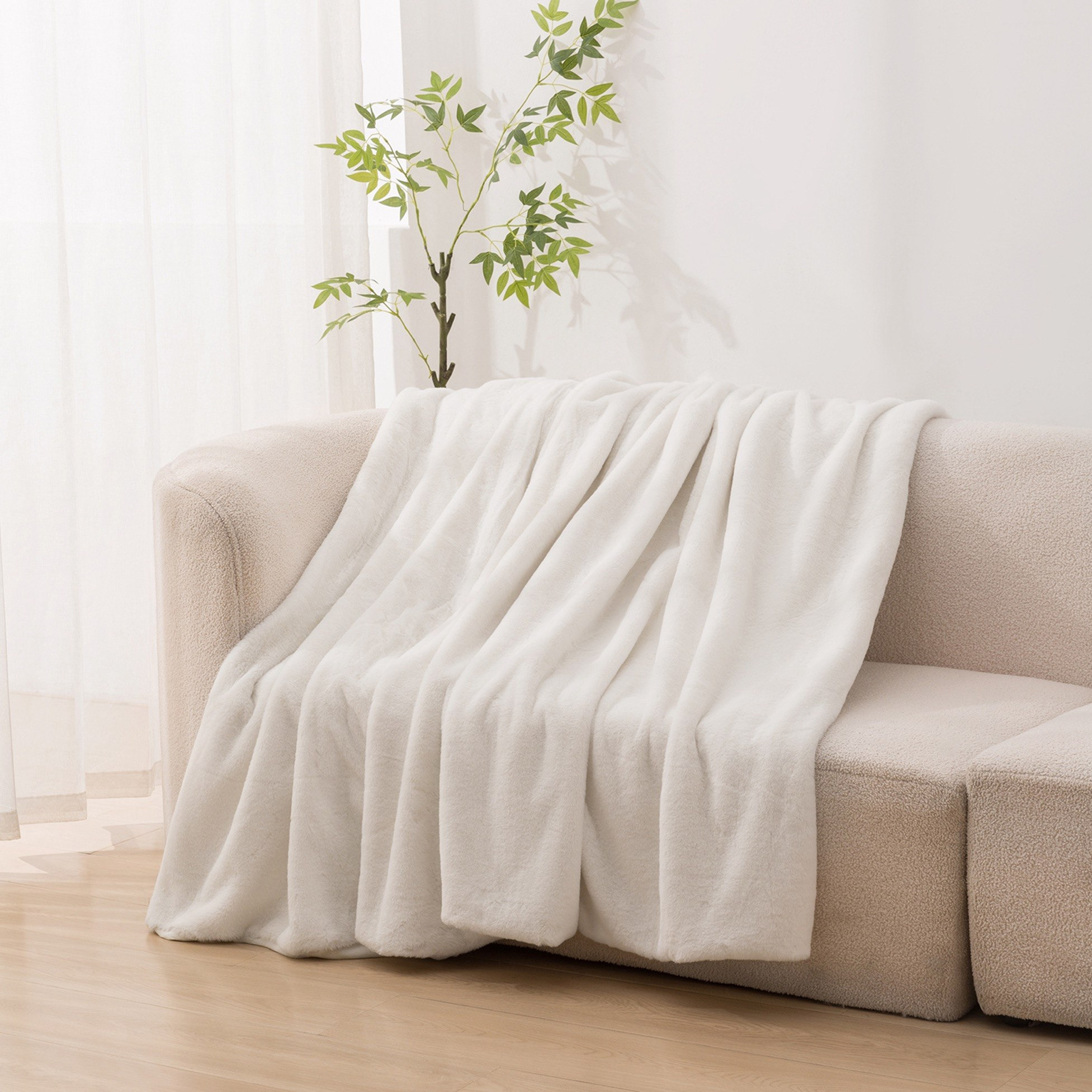 Lla Ura Rabbit Fur Double Layer Twin Blanket - 150x220 cm-hbxhomeware-hbxbedroom-image-2