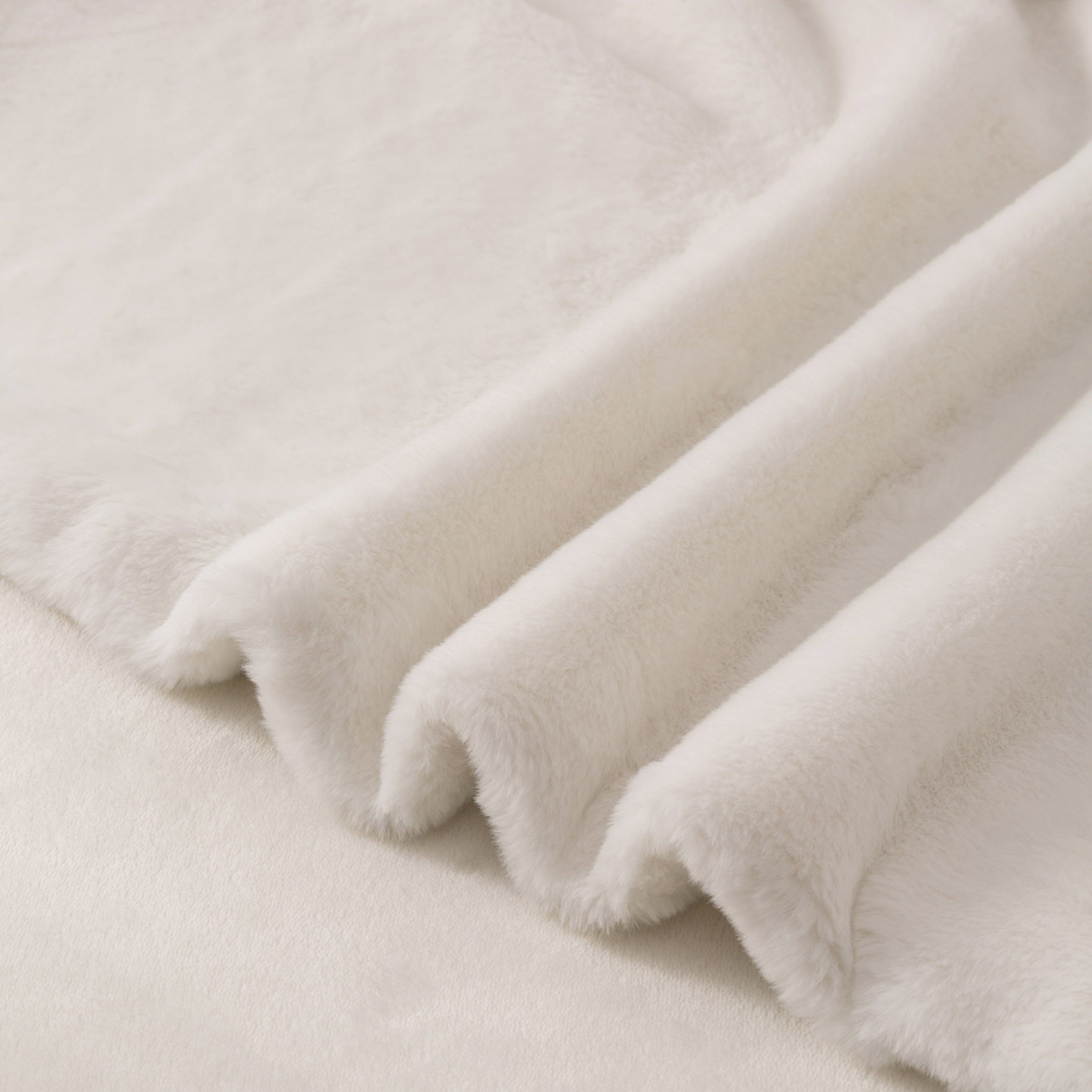 Lla Ura Rabbit Fur Double Layer King Blanket - 220x240 cm-hbxhomeware-hbxbedroom-image-5