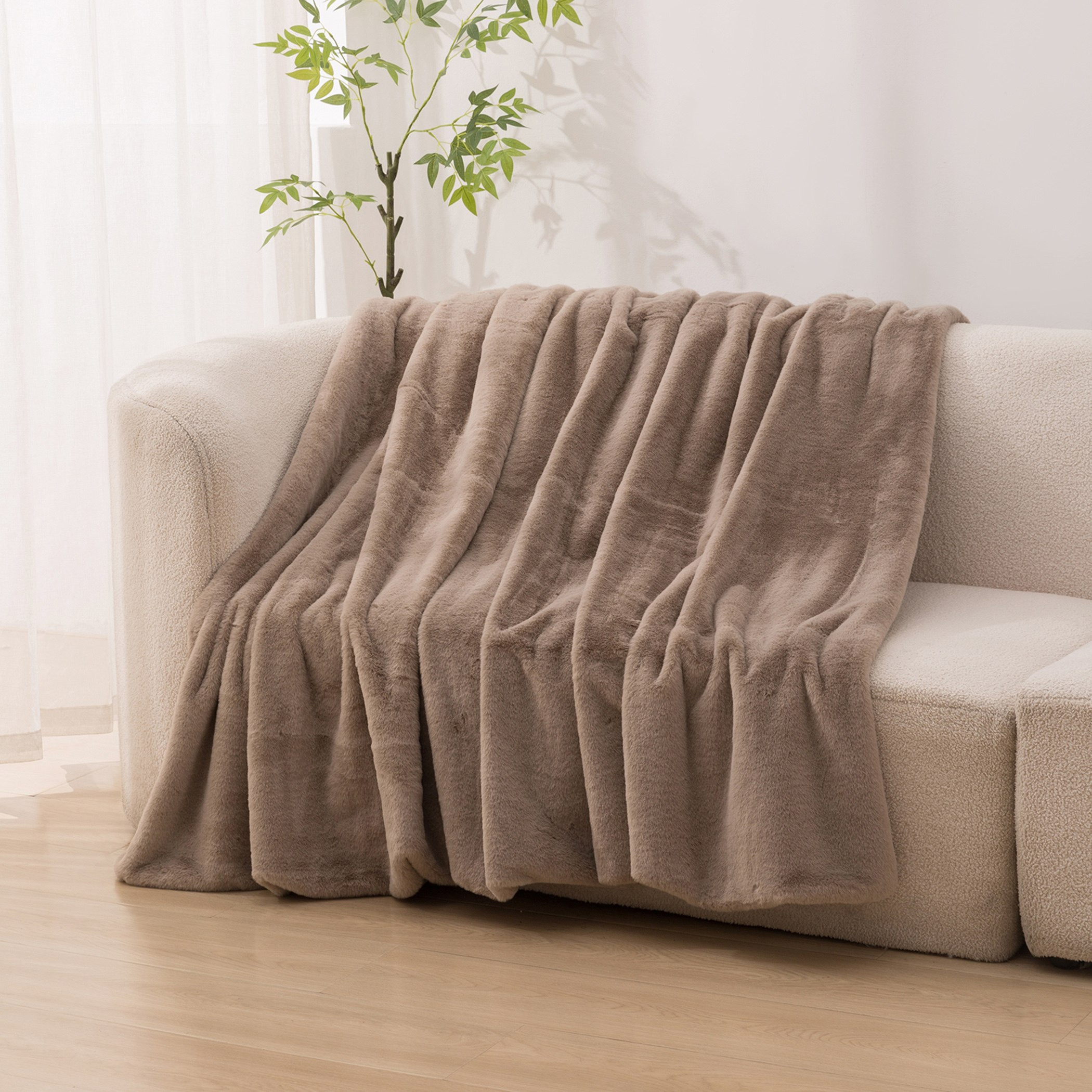 Lla Ura Rabbit Fur Double Layer Twin Blanket - 150x220 cm-hbxhomeware-hbxbedroom-image-2
