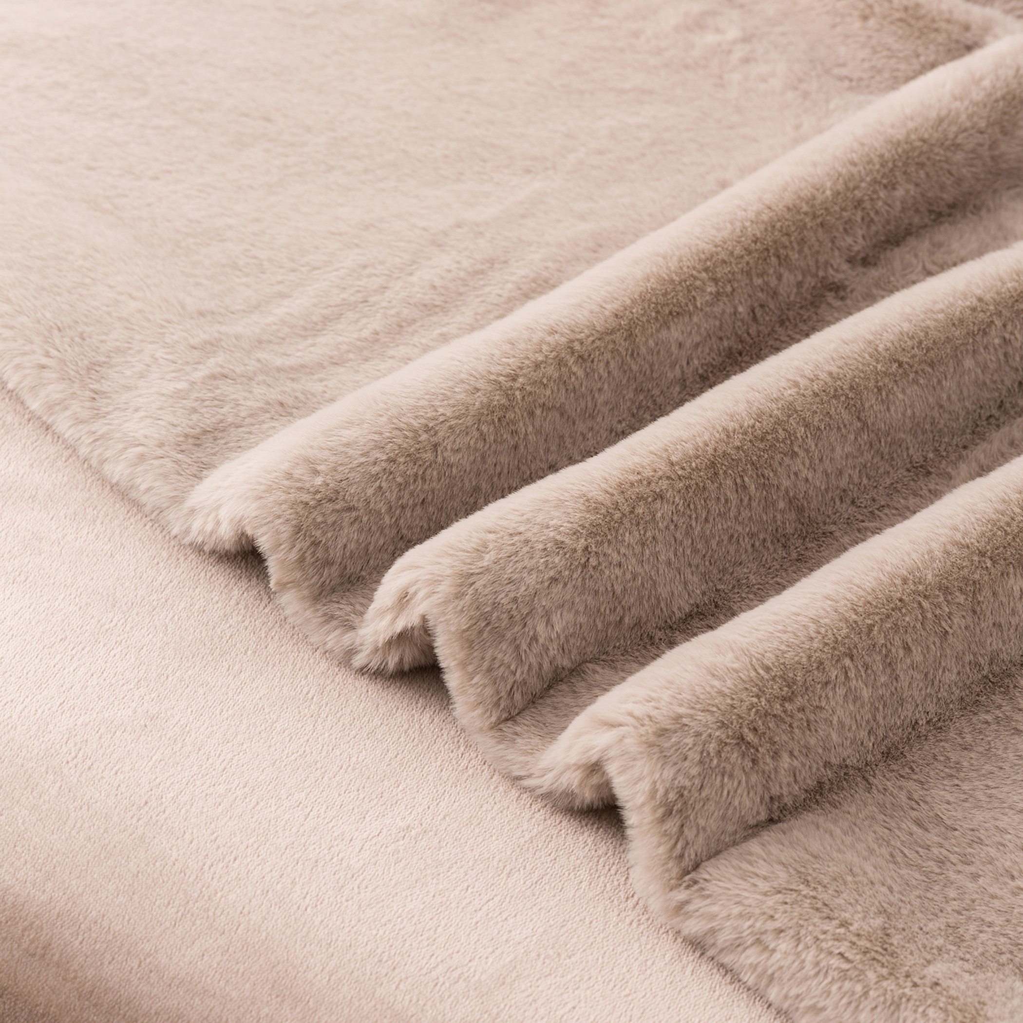 Lla Ura Rabbit Fur Double Layer King Blanket - 220x240 cm-hbxhomeware-hbxbedroom-image-5