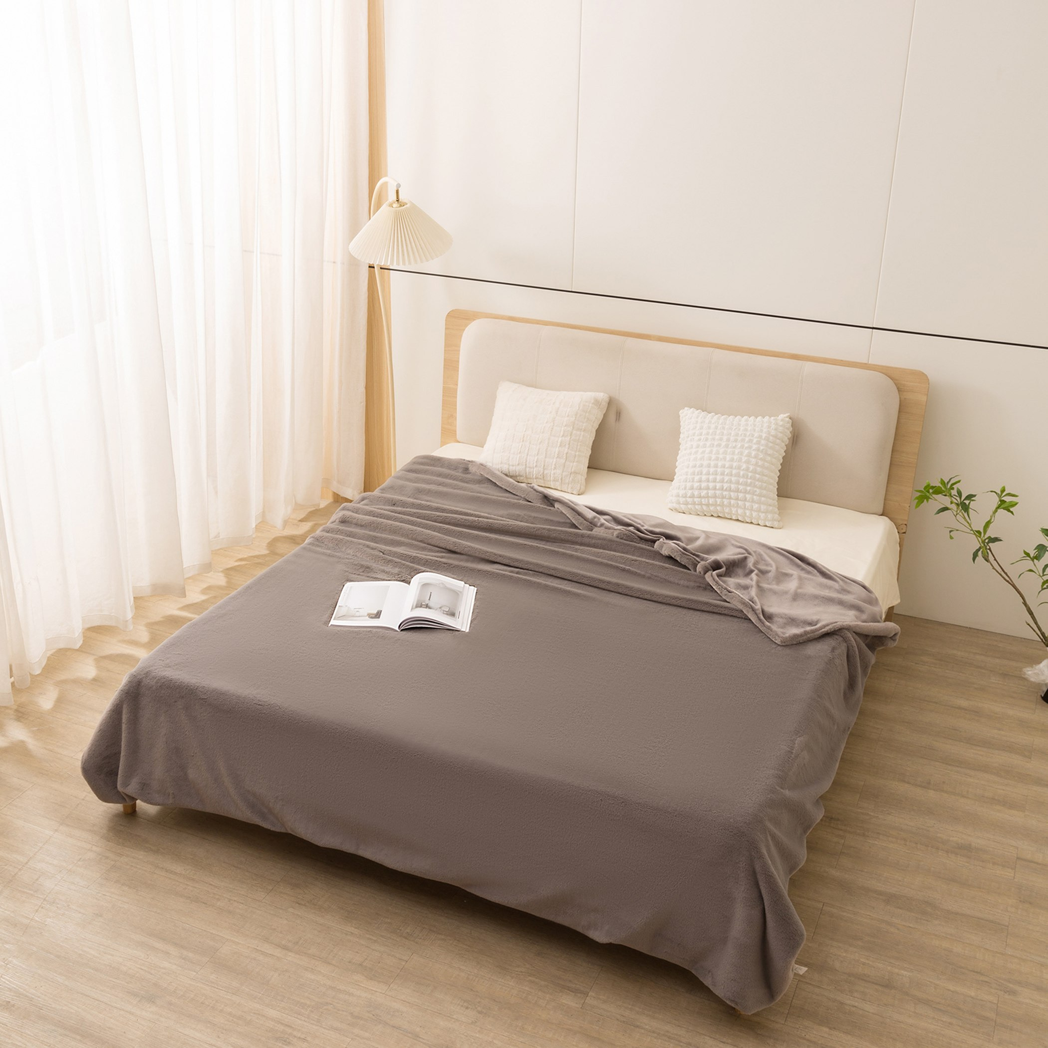 بطانية توين مزدوجة الطبقات من فرو الأرنب من ليا أورا - 150x220 سم-hbxhomeware-hbxbedroom-image-1