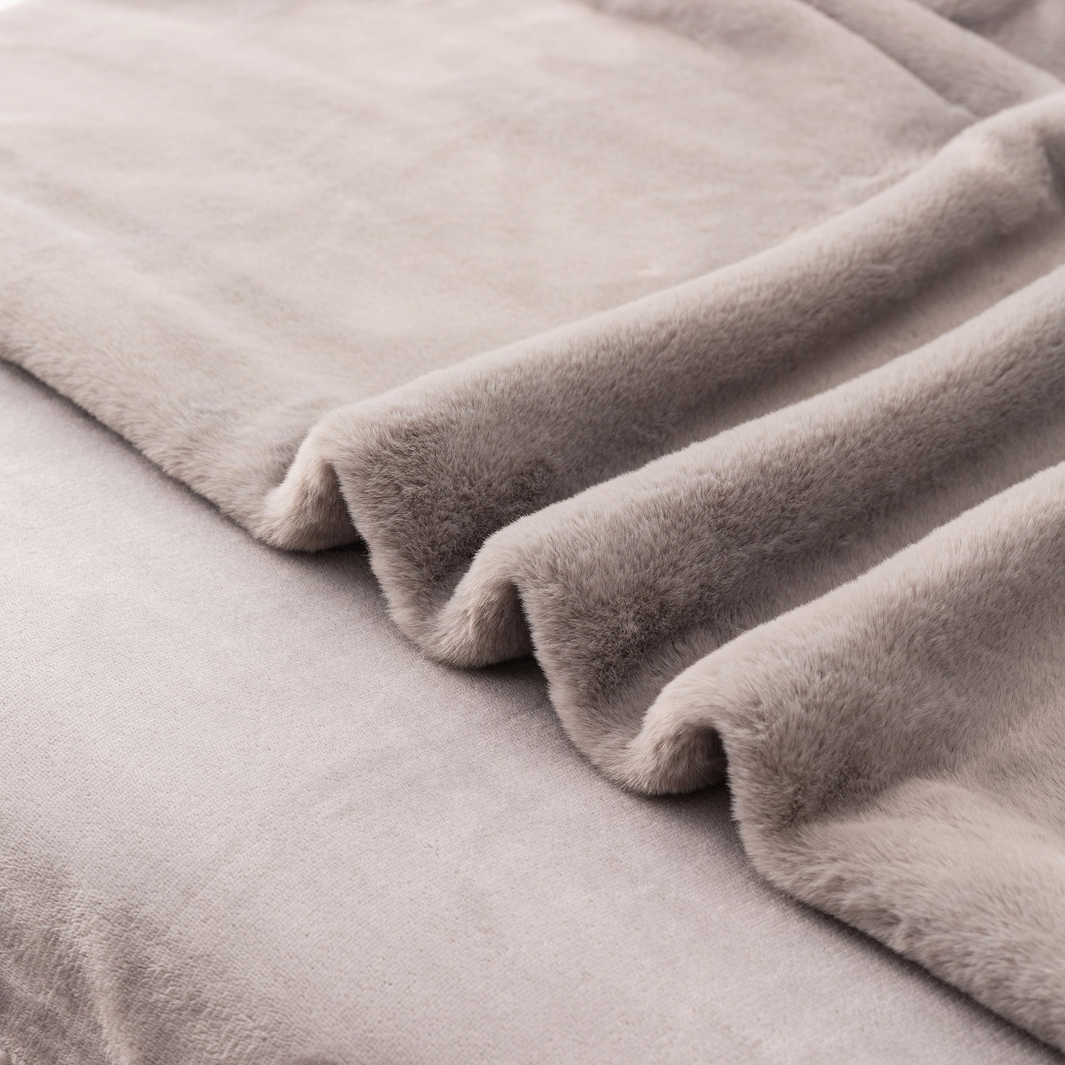 بطانية توين مزدوجة الطبقات من فرو الأرنب من ليا أورا - 150x220 سم-hbxhomeware-hbxbedroom-image-5