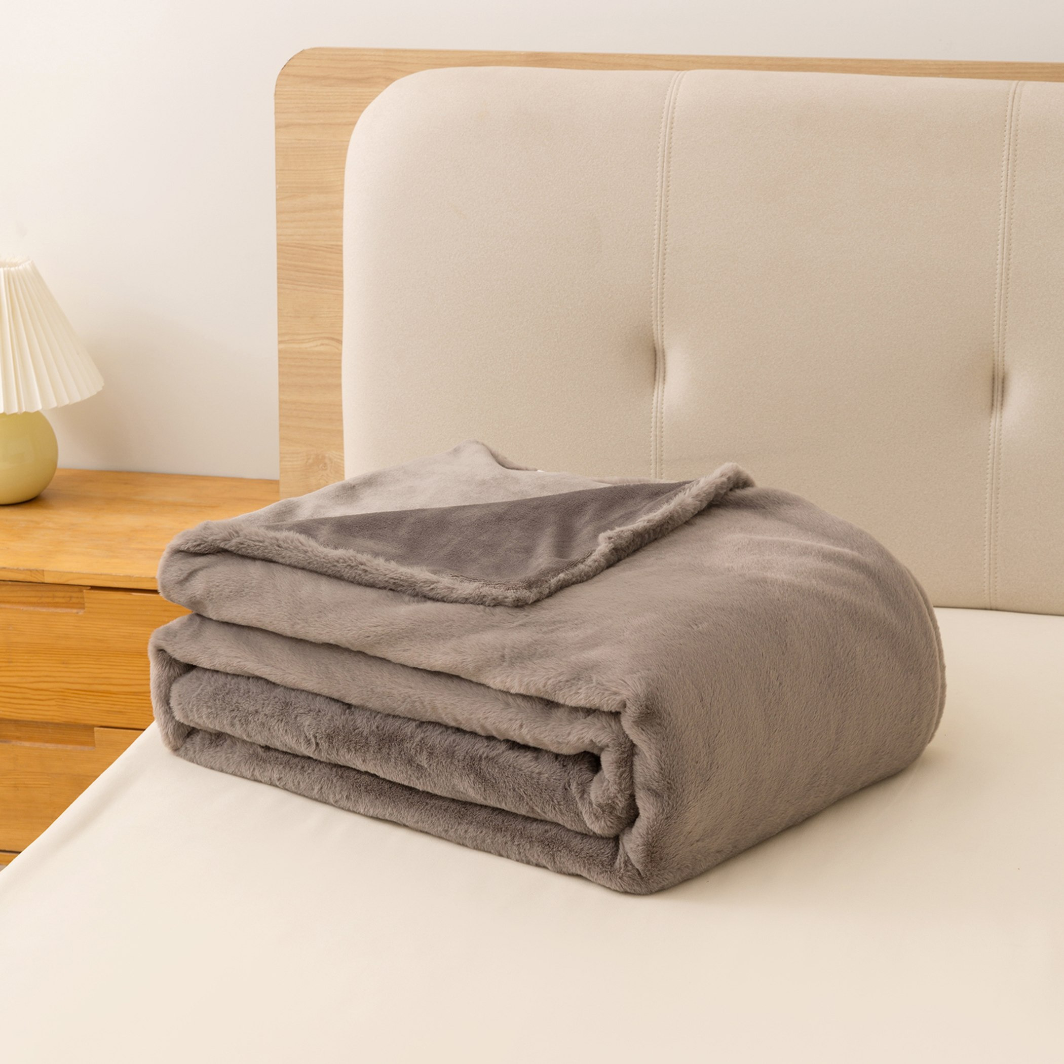 Lla Ura Rabbit Fur Double Layer King Blanket - 220x240 cm-hbxhomeware-hbxbedroom-image-3