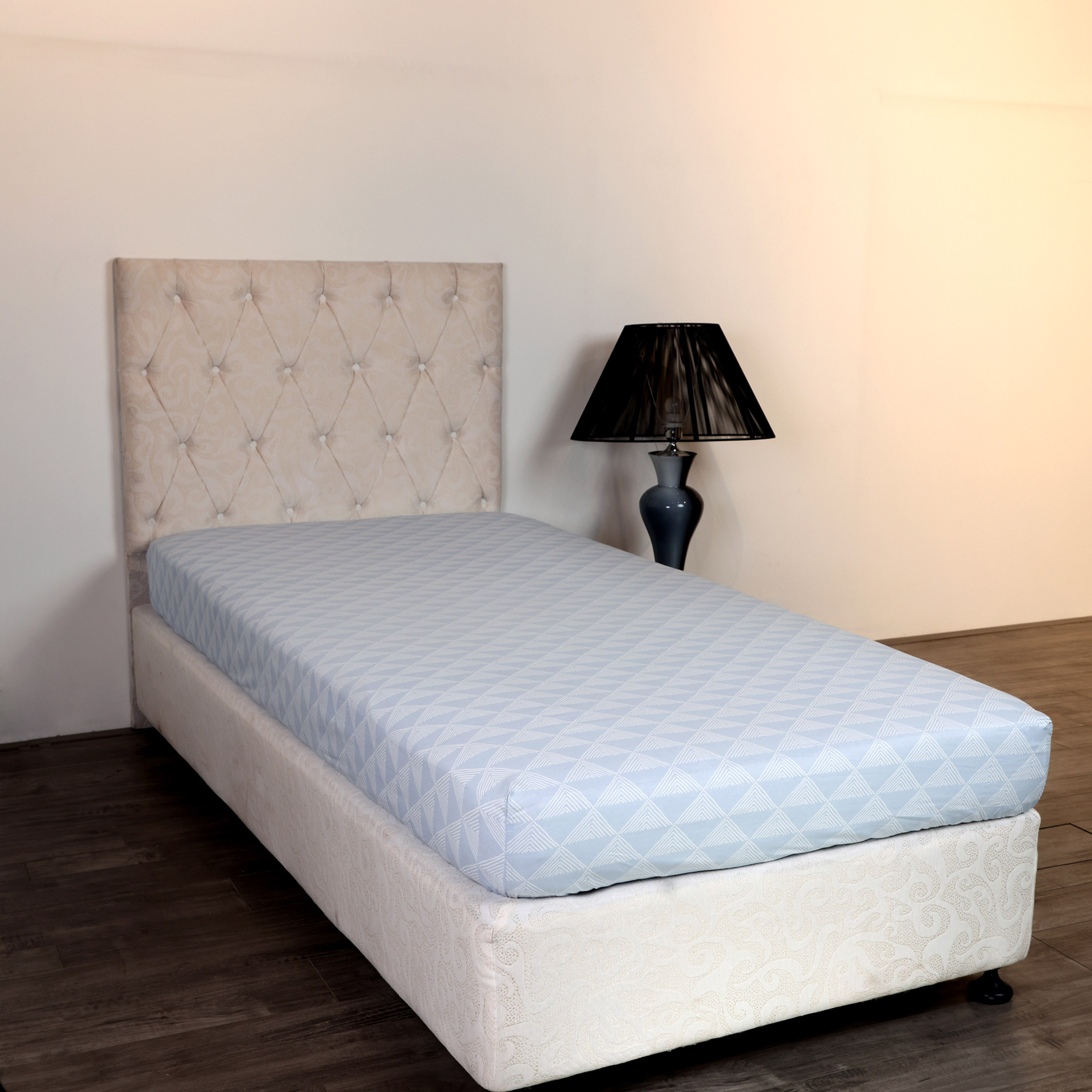 شرشف مطاطي توين قطن بطبعات بكسل من مالطا - 120x200+33 سم-hbxhomeware-hbxkidsandyouth-image-1