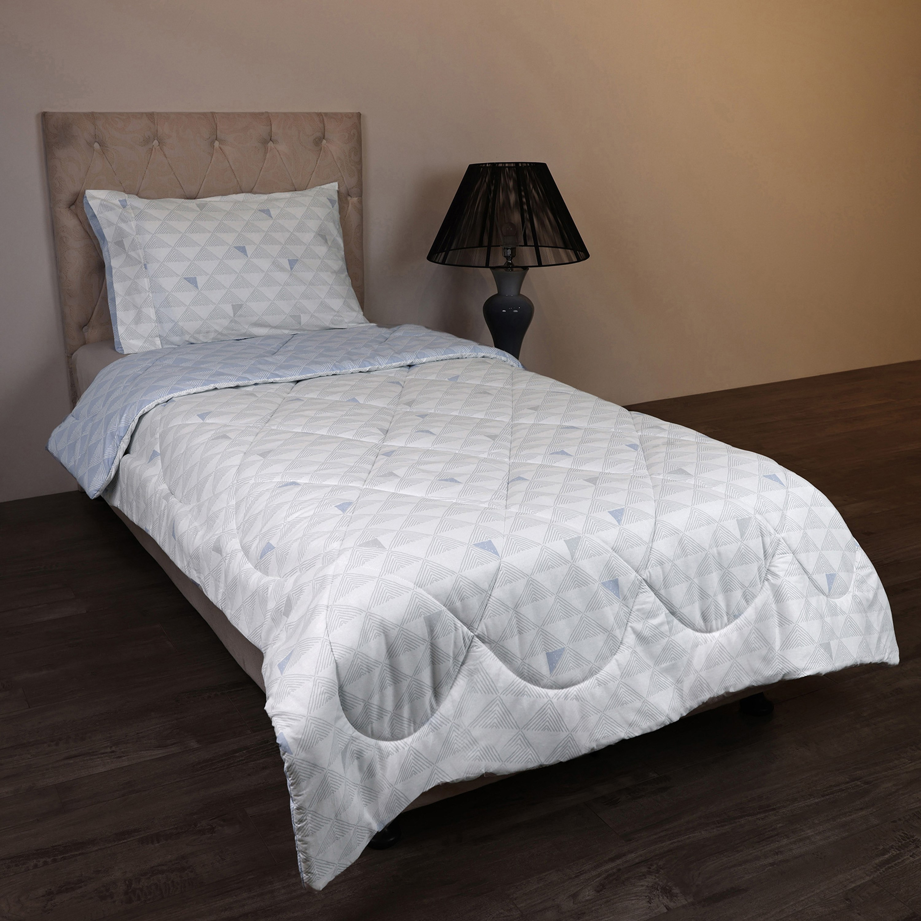 طقم لحاف فردي قطن قطعتين بطبعات بيكسيل من مالطا - 135x220 سم-hbxhomeware-hbxbedroom-image-1