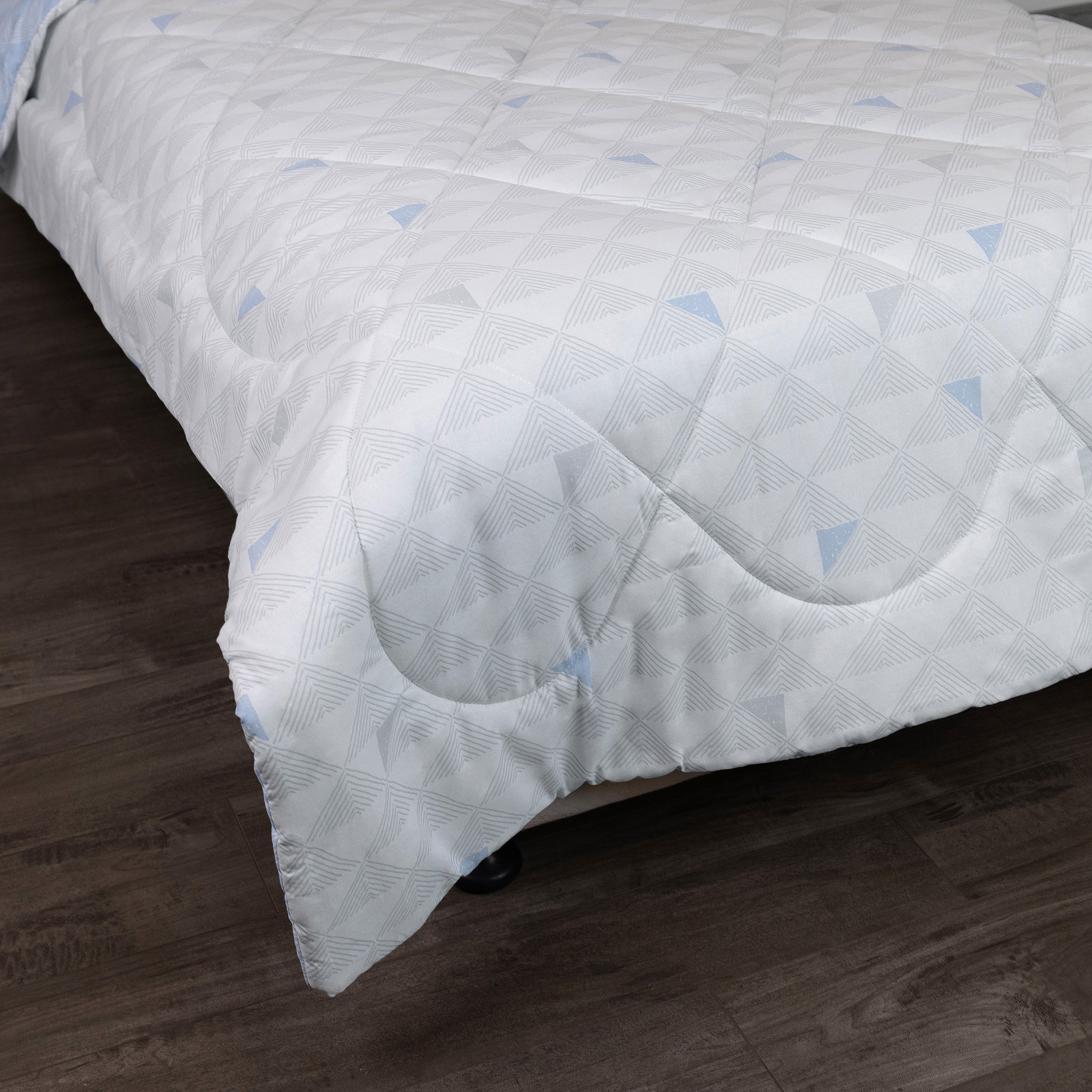 طقم لحاف فردي قطن قطعتين بطبعات بيكسيل من مالطا - 135x220 سم-hbxhomeware-hbxbedroom-image-3
