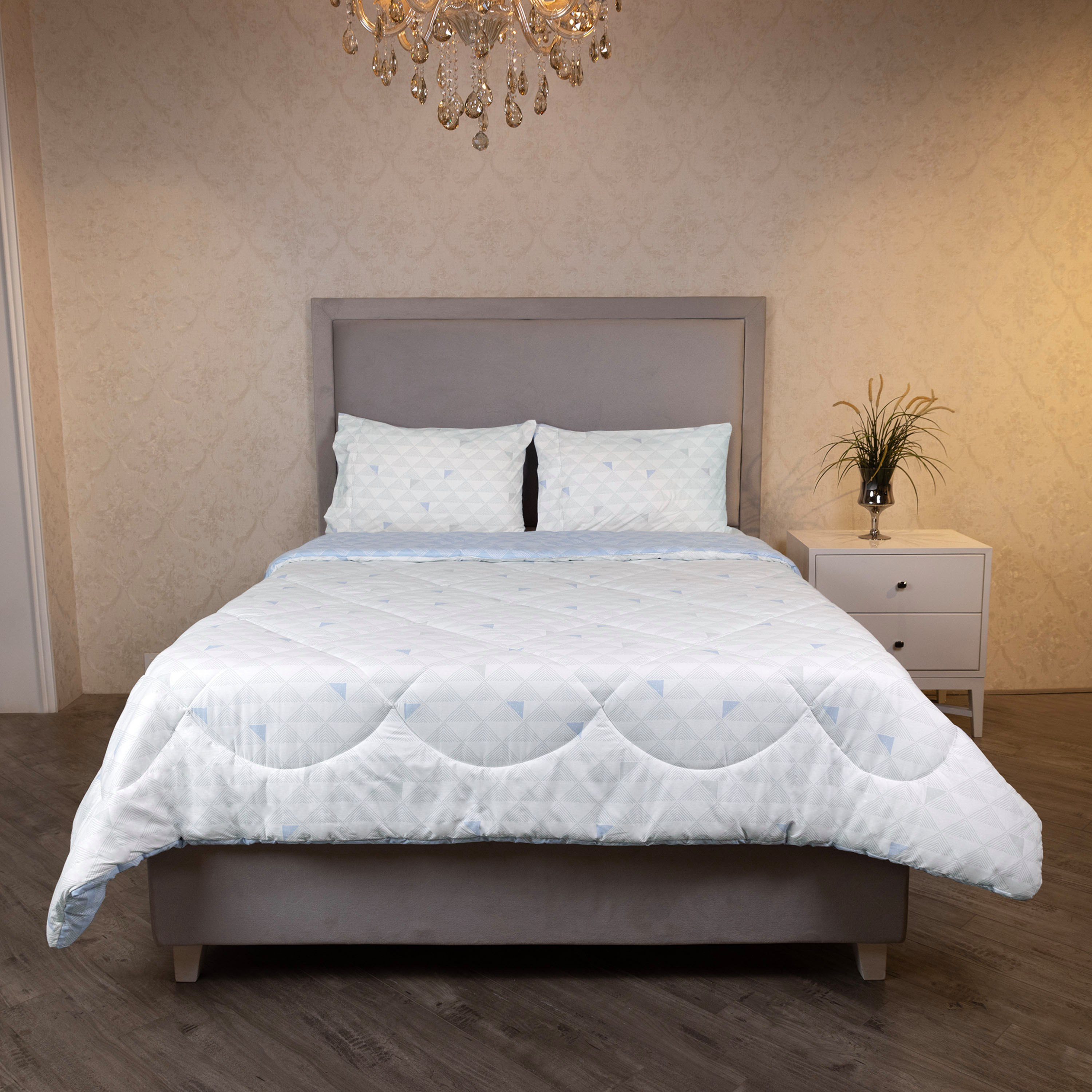 طقم غطاء لحاف سوبر كينج قطن 3 قطع بطبعات بيكسل من مالطا - 240x240 سم-hbxhomeware-hbxbedroom-image-1