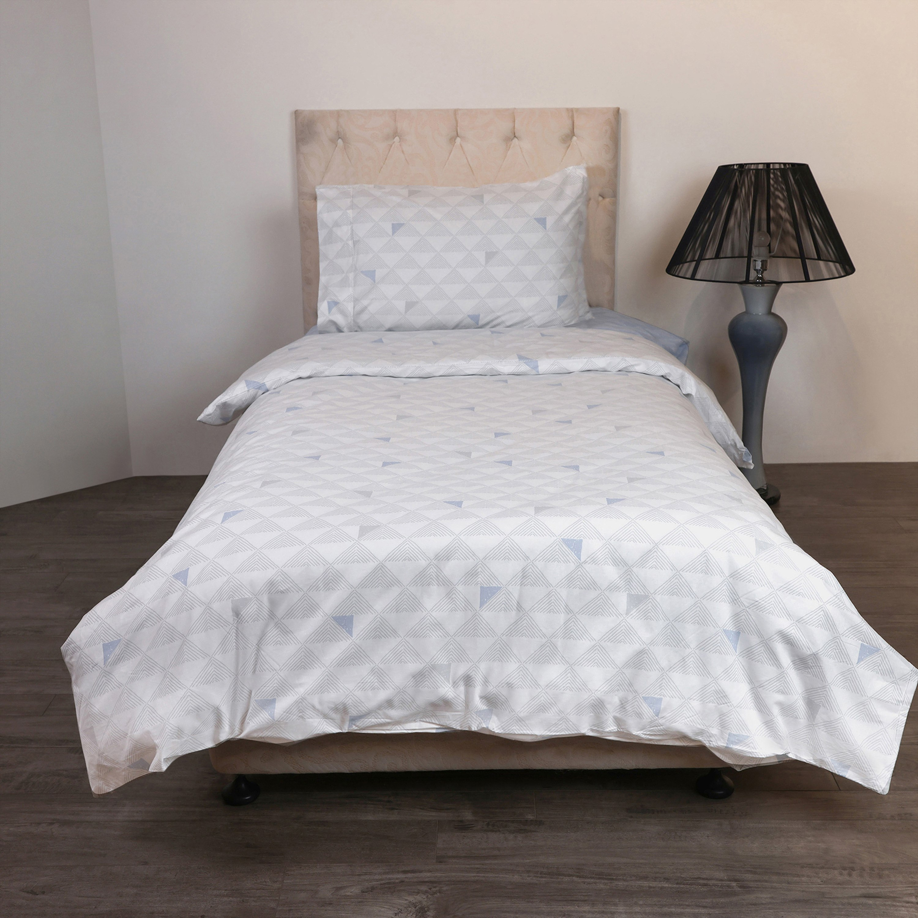 طقم غطاء لحاف فردي قطن قطعتين بطبعات بيكسيل من مالطا - 135x200 سم-hbxhomeware-hbxbedroom-image-1