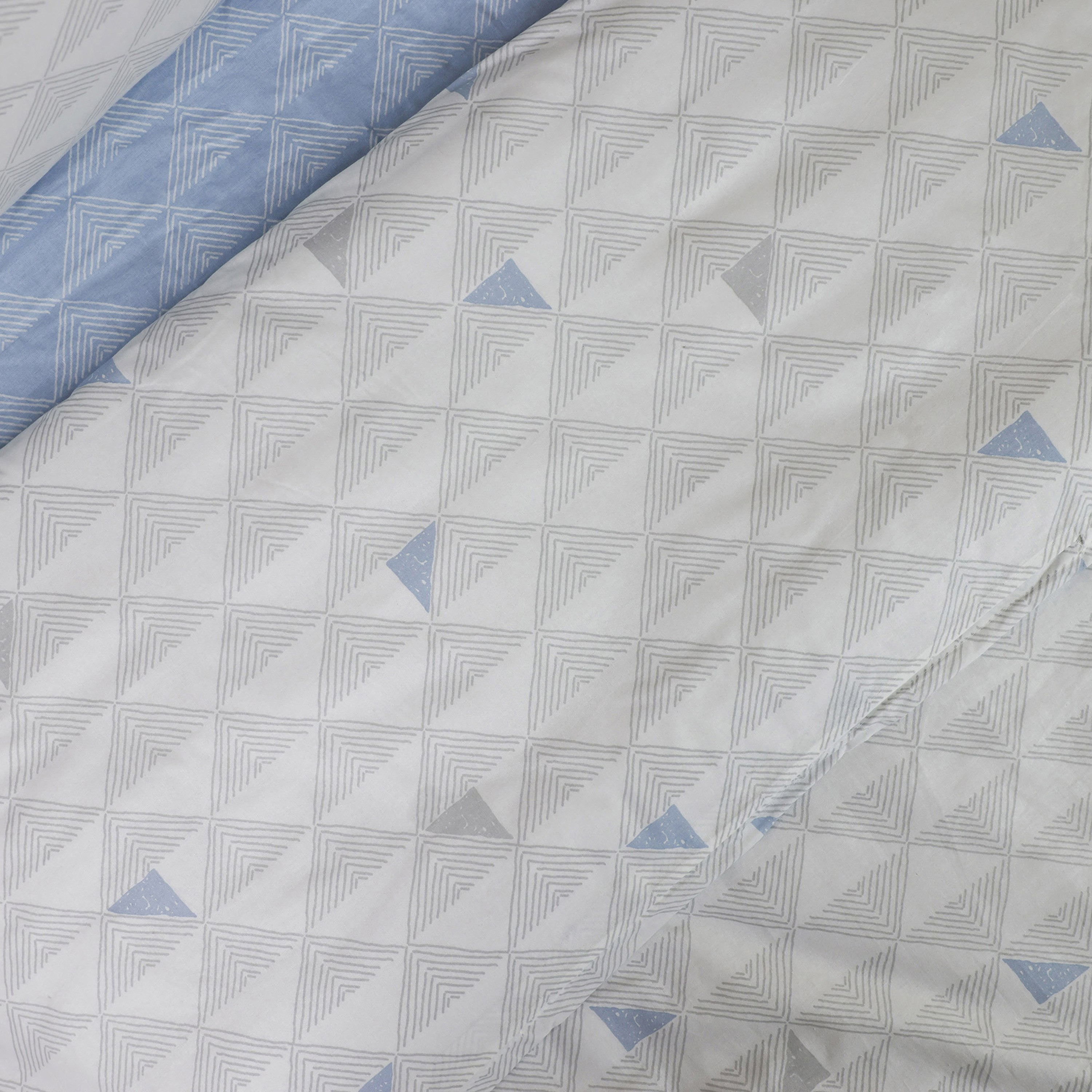 طقم غطاء لحاف فردي قطن قطعتين بطبعات بيكسيل من مالطا - 135x200 سم-hbxhomeware-hbxbedroom-image-4