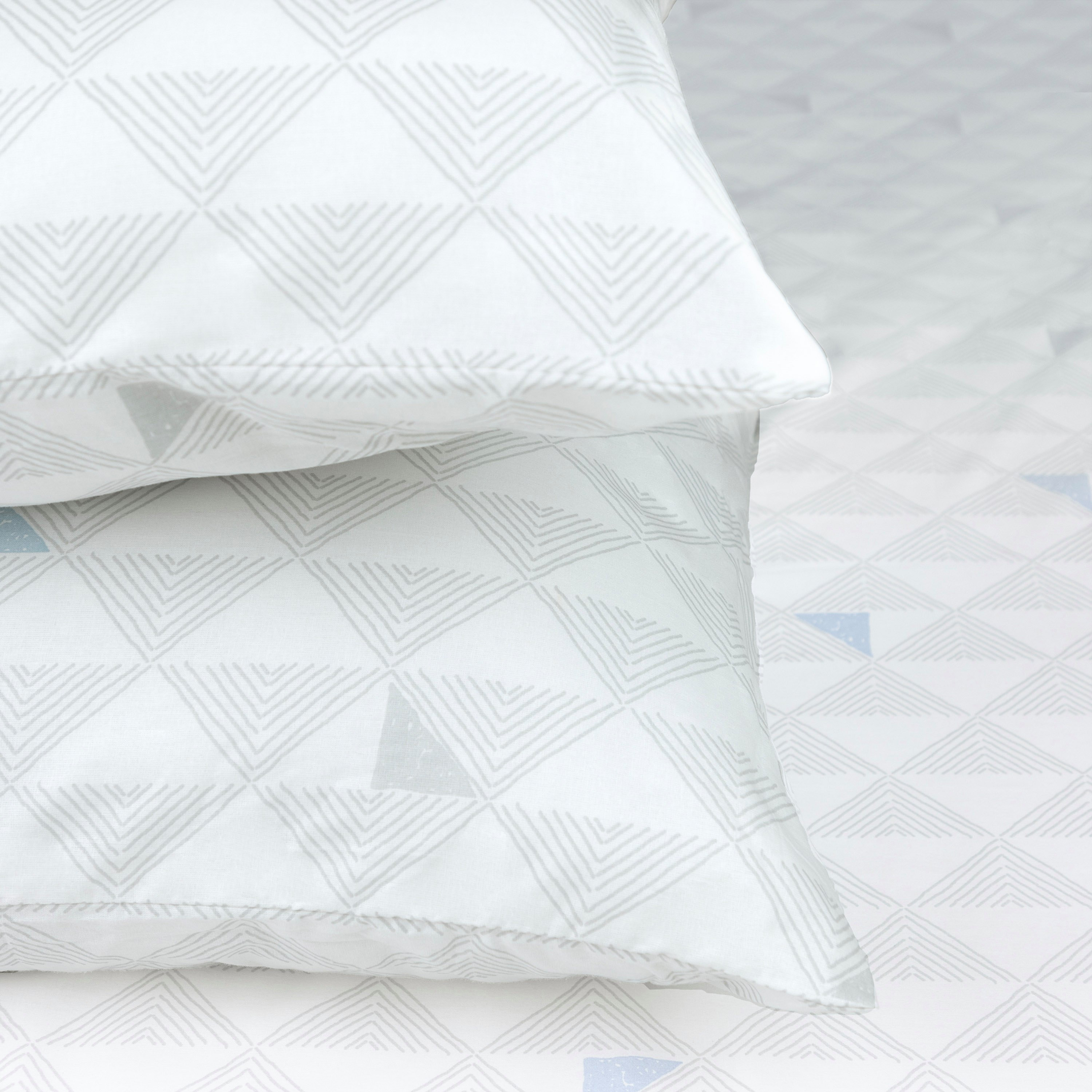 طقم غطاء لحاف كوين كينج قطن 3 قطع بطبعات بيكسيل من مالطا - 220x220 سم-hbxhomeware-hbxbedroom-image-6