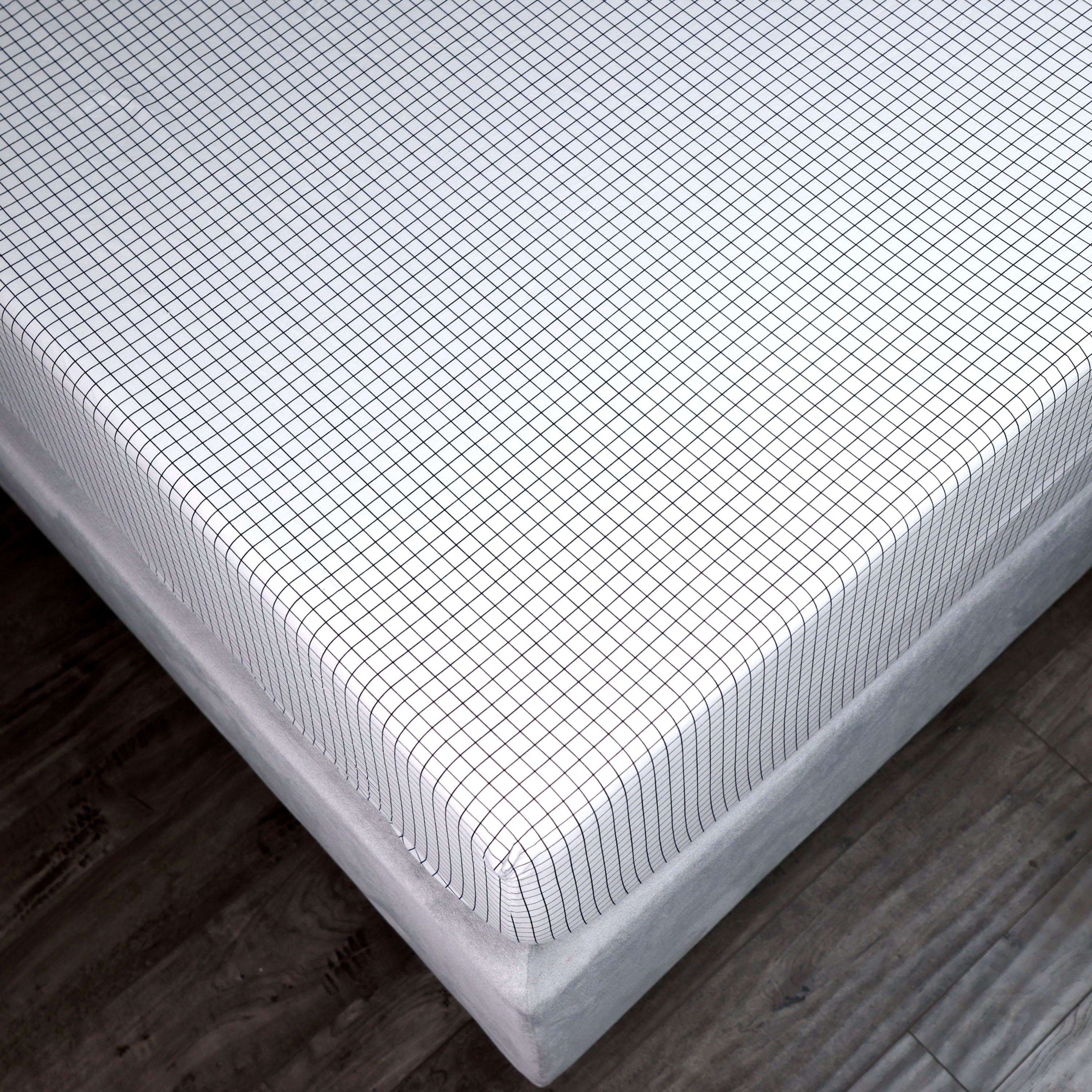 شرشف مطاطي كوين قطن بطبعات مقلمة من مالطا - 150x200+33 سم-hbxhomeware-hbxbedroom-image-1