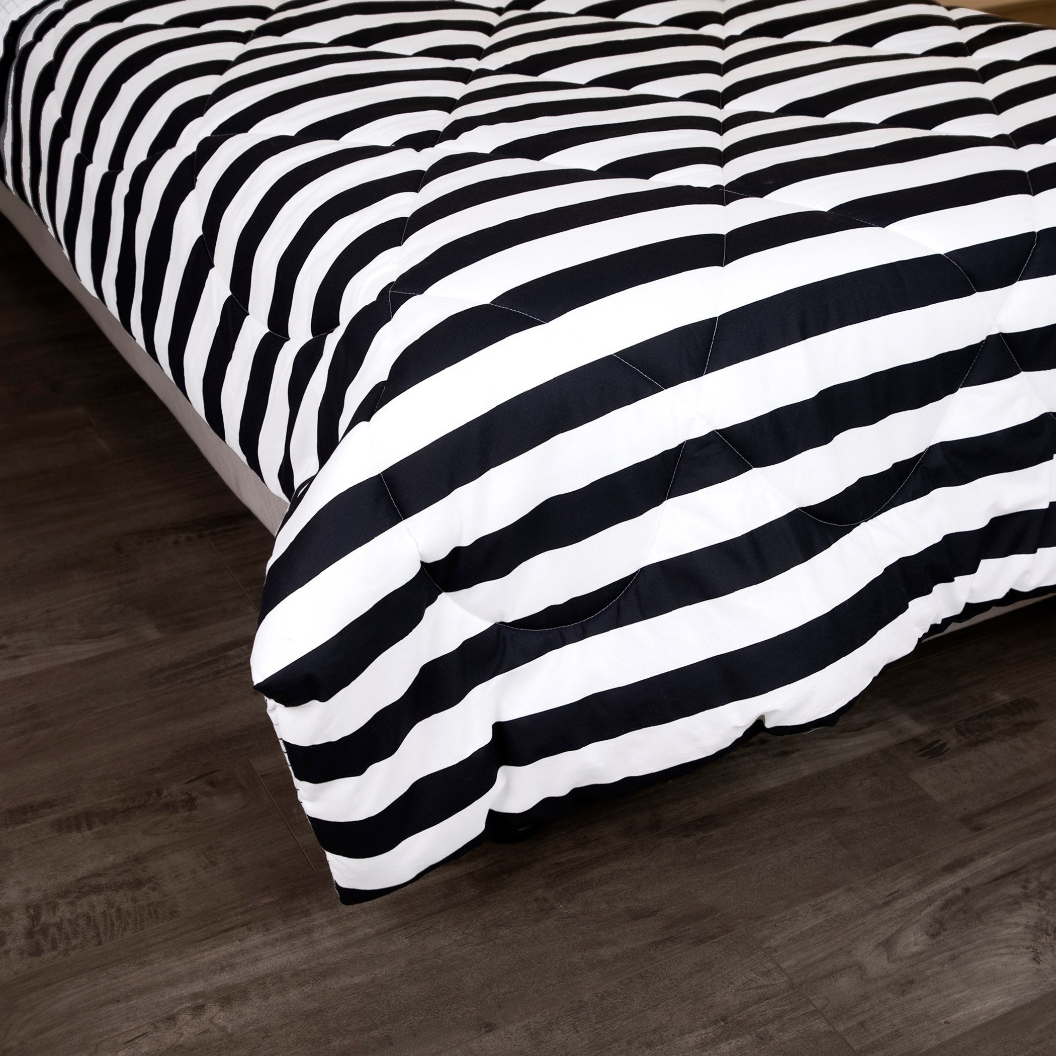 طقم لحاف فردي قطن قطعتين بطبعات مقلمة من مالطا - 135x220 سم-hbxhomeware-hbxbedroom-image-3