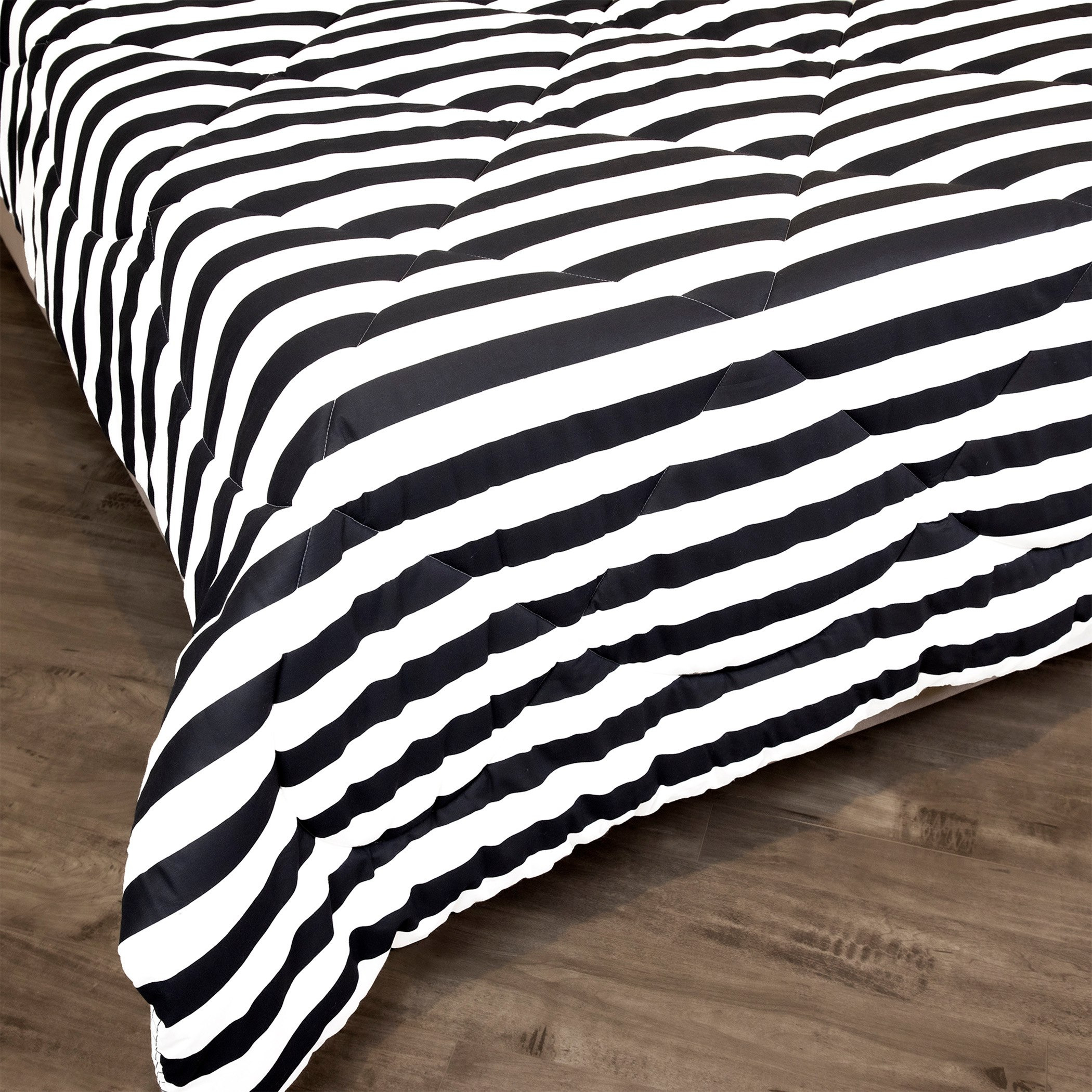 طقم لحاف كينج قطن بطبعات مخططة 3 قطع من مالطا - 220x240 سم-hbxhomeware-hbxbedroom-image-4
