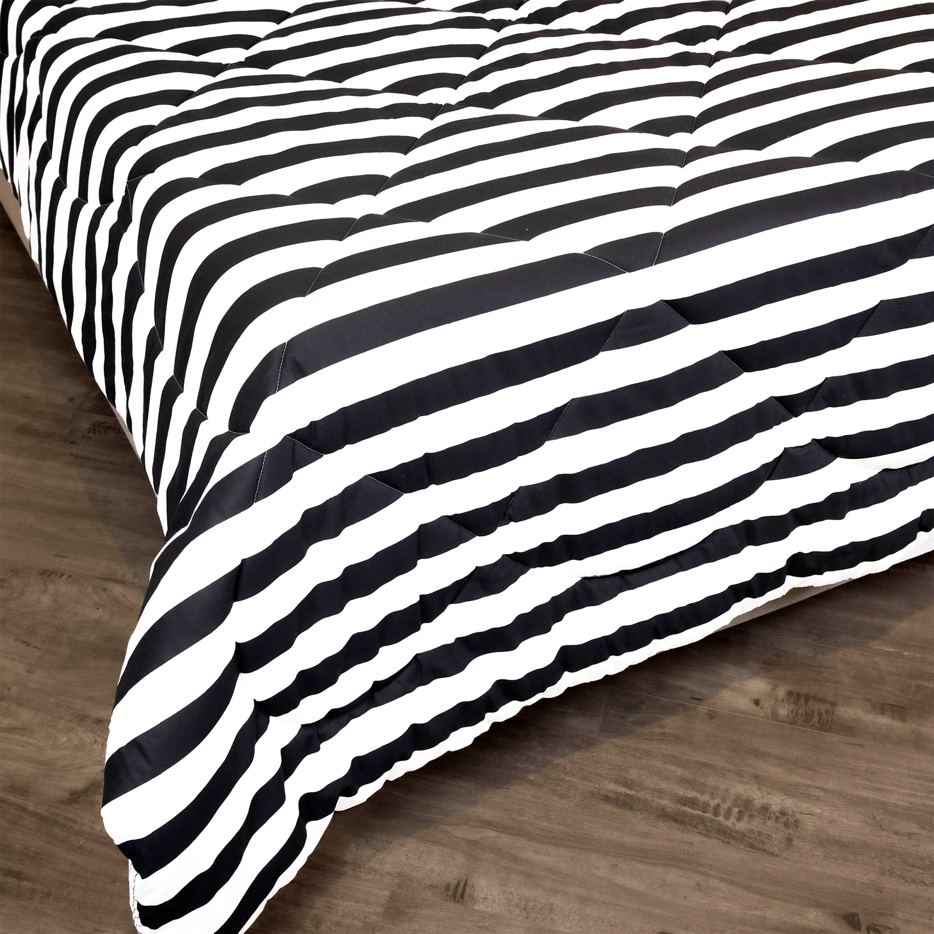 طقم لحاف سوبر كينج قطن 3 قطع بطبعات مقلمة من مالطا - 240x240 سم-hbxhomeware-hbxbedroom-image-5
