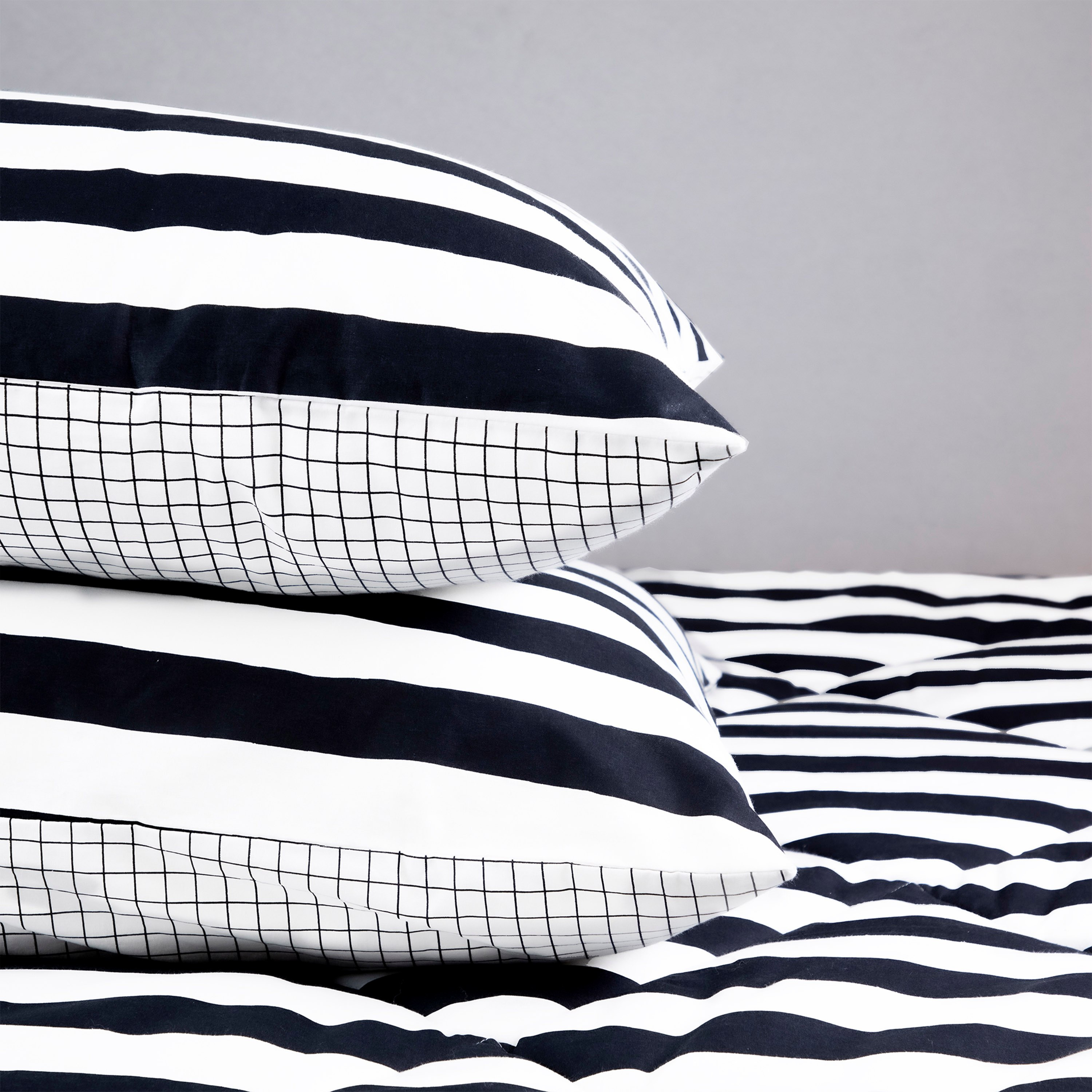 طقم لحاف سوبر كينج قطن 3 قطع بطبعات مقلمة من مالطا - 240x240 سم-hbxhomeware-hbxbedroom-image-7