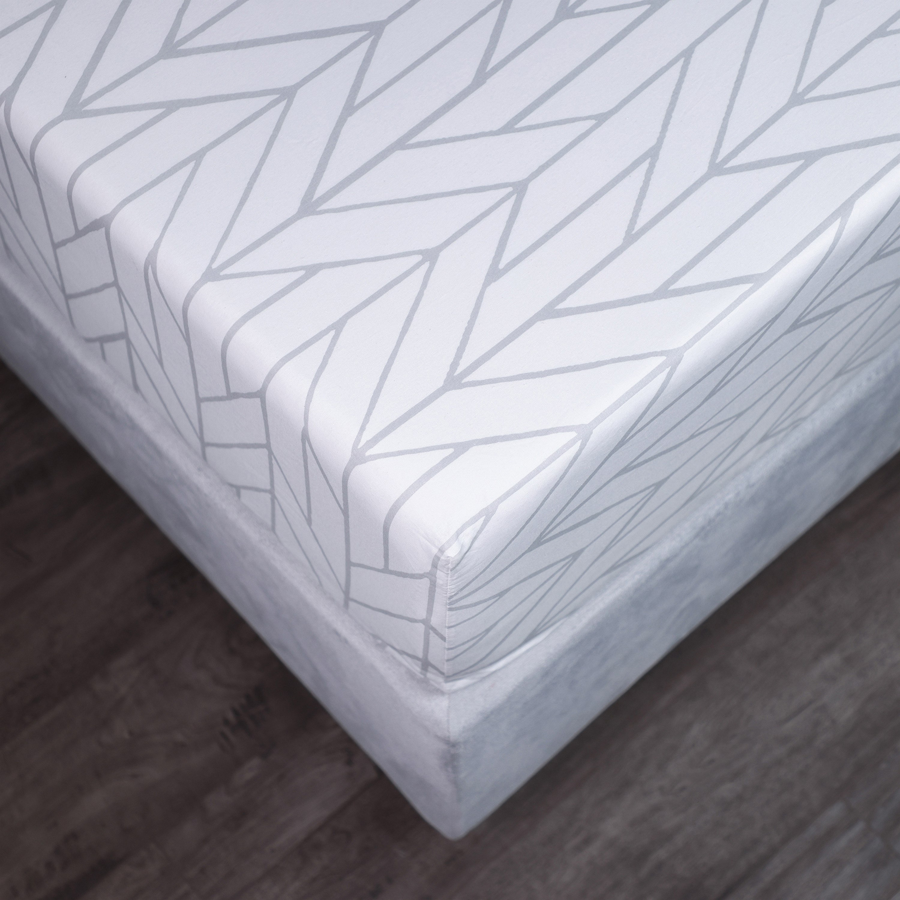 شرشف مطاطي كينج قطن بطبعات سينتروم من مالطا - 180x200+33 سم-hbxhomeware-hbxbedroom-image-1