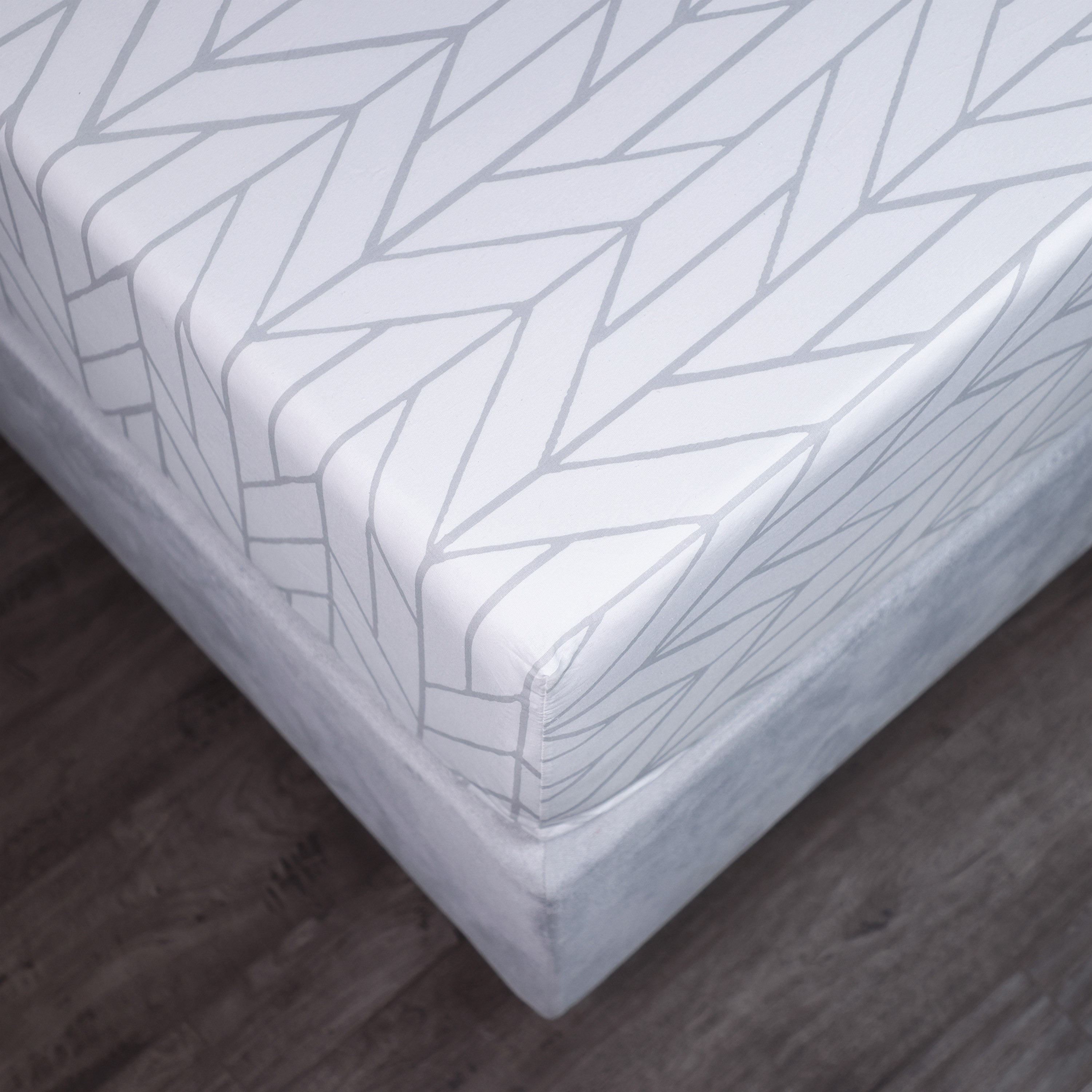 شرشف مطاطي سوبر كينغ قطن سينتروم بطبعات من مالطا - 200x200+33 سم-hbxhomeware-hbxbedroom-image-1