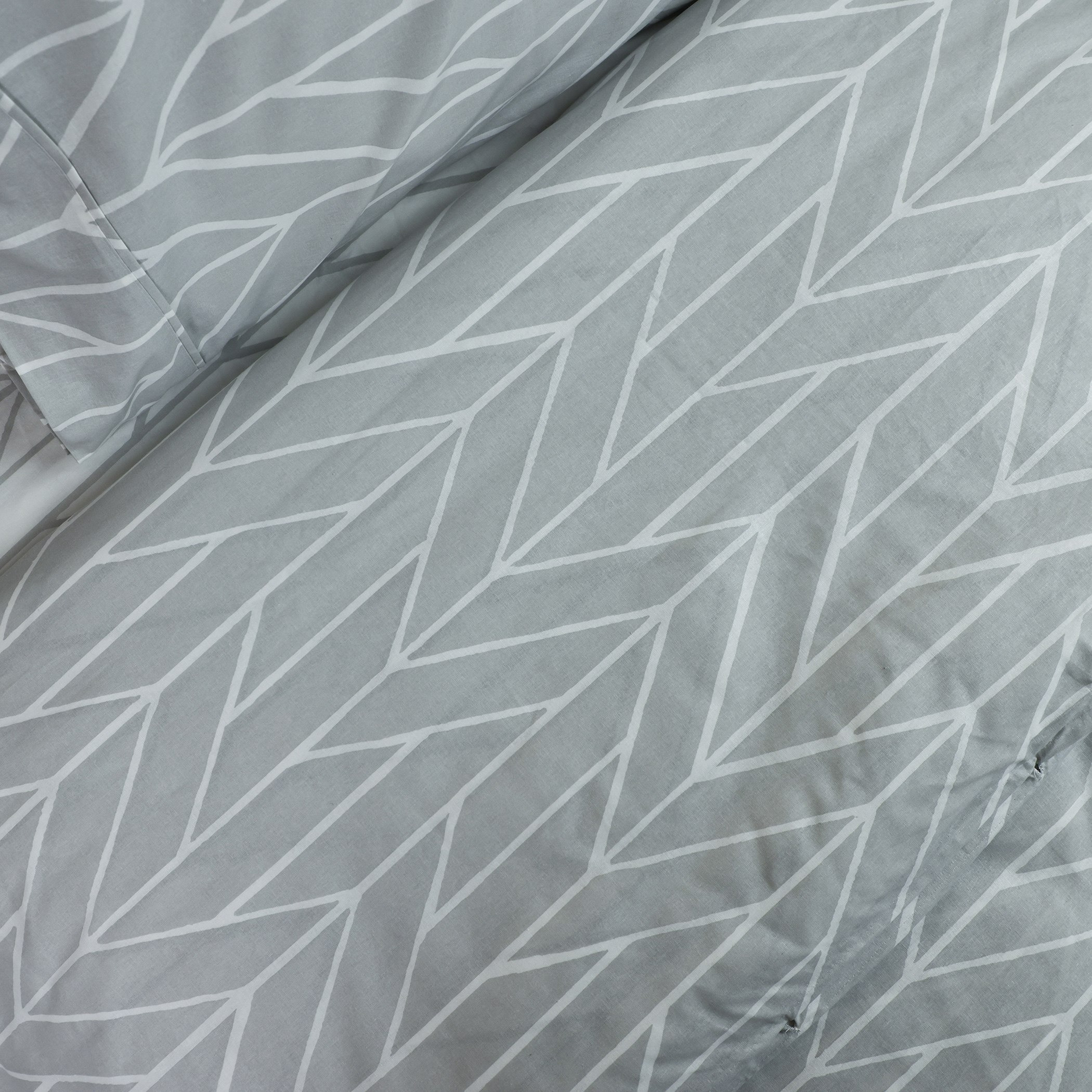 طقم غطاء لحاف فردي قطن قطعتين بطبعات سينترم من مالطا - 135x200 سم-hbxhomeware-hbxbedroom-image-4