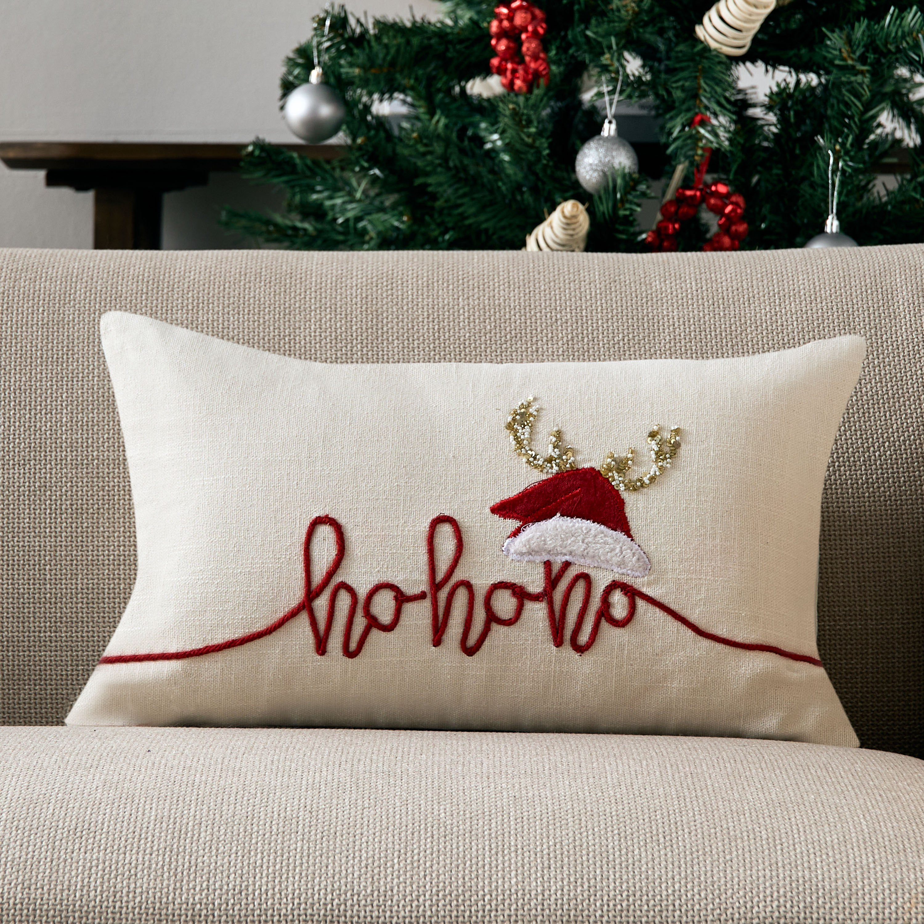 وسادة محشوة بتصميم كريسماس- 30x50 سم-hbxbedroom-bedding-cushionsandcovers-filledcushions-image-1